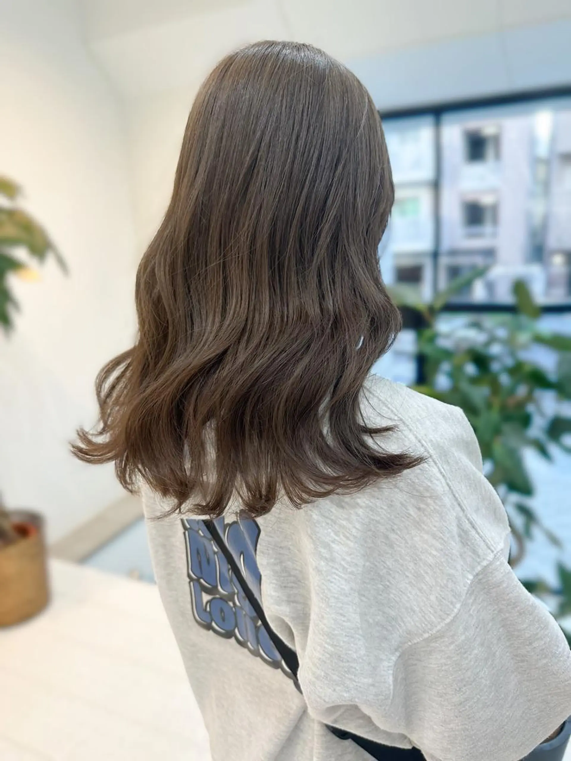 ロング カラー グレージュ 🌼透明感艶カラー オリーブ🌼河村咲のヘアスタイル