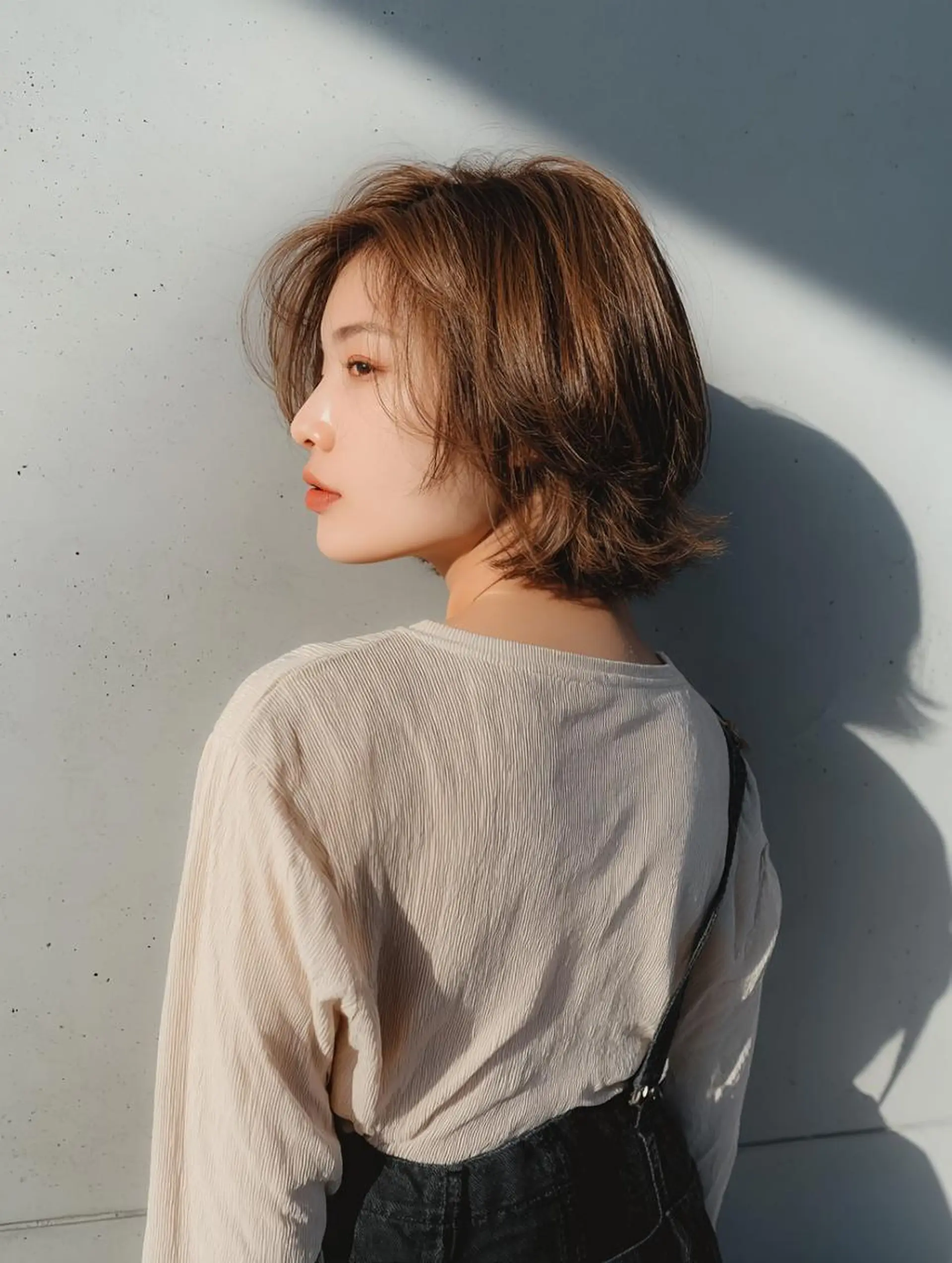 ショート カラー ベージュカラー ボブ レイヤーカット 外ハネヘア カット ヘアカラー ブリーチお任せ🫧 tokute高円寺のヘアスタイル