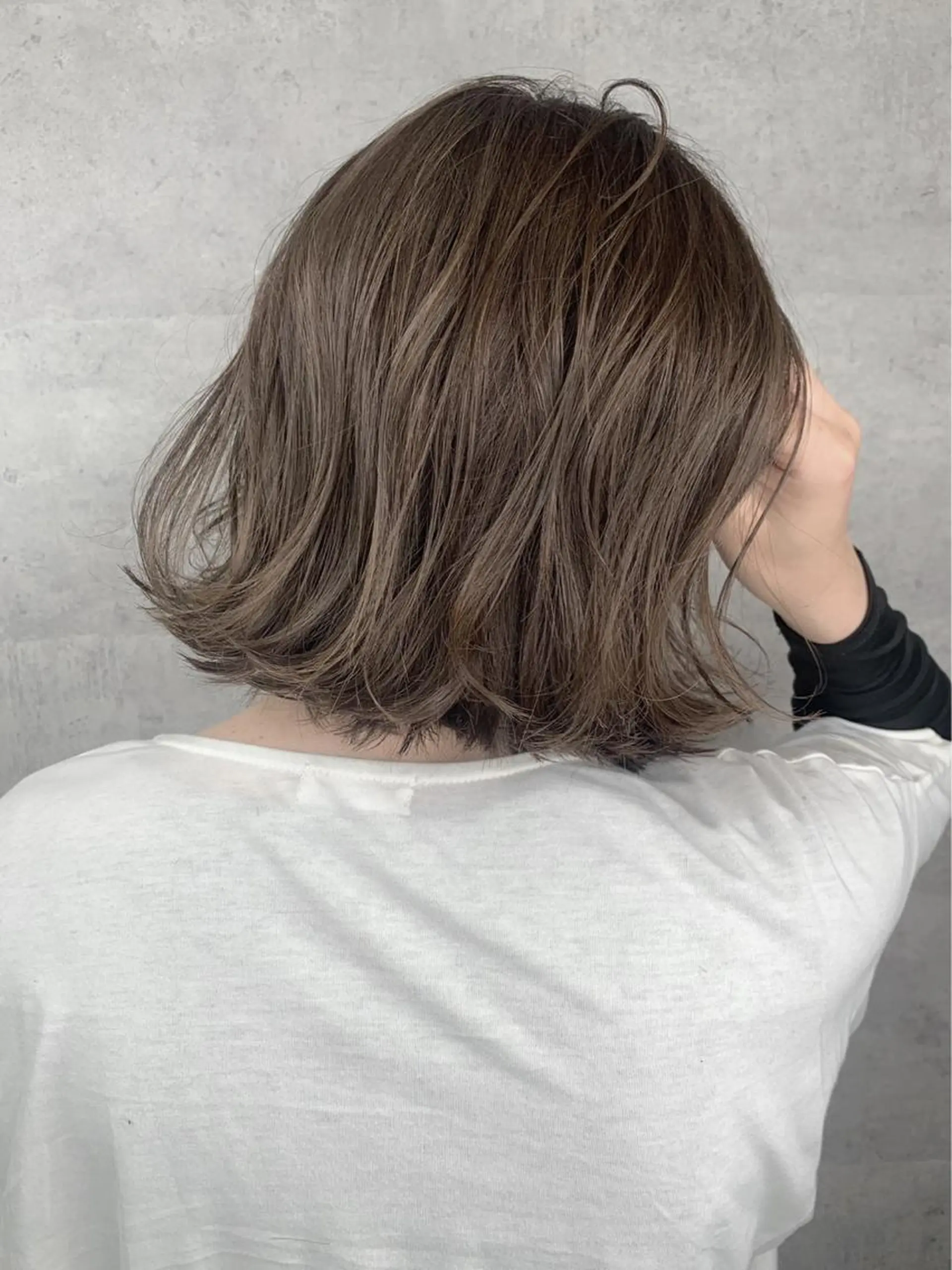 ミディアム ヘアカラー トリートメント アンダーバーホワイト 堺東店のヘアスタイル