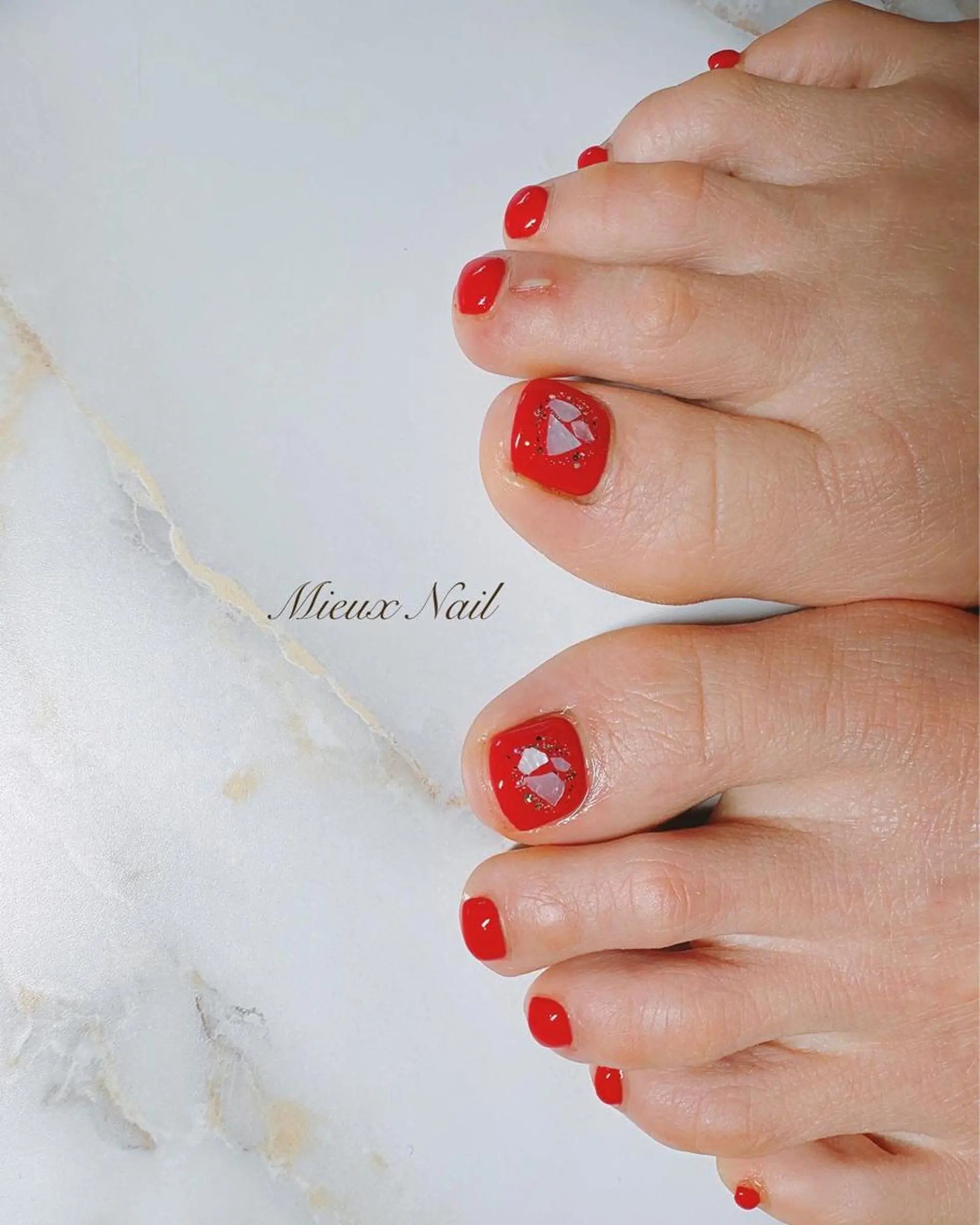 ネイル ブルー フットネイル ワンカラーネイル 赤色 シンプルネイル フットネイル 市川 麻衣子のネイルデザイン