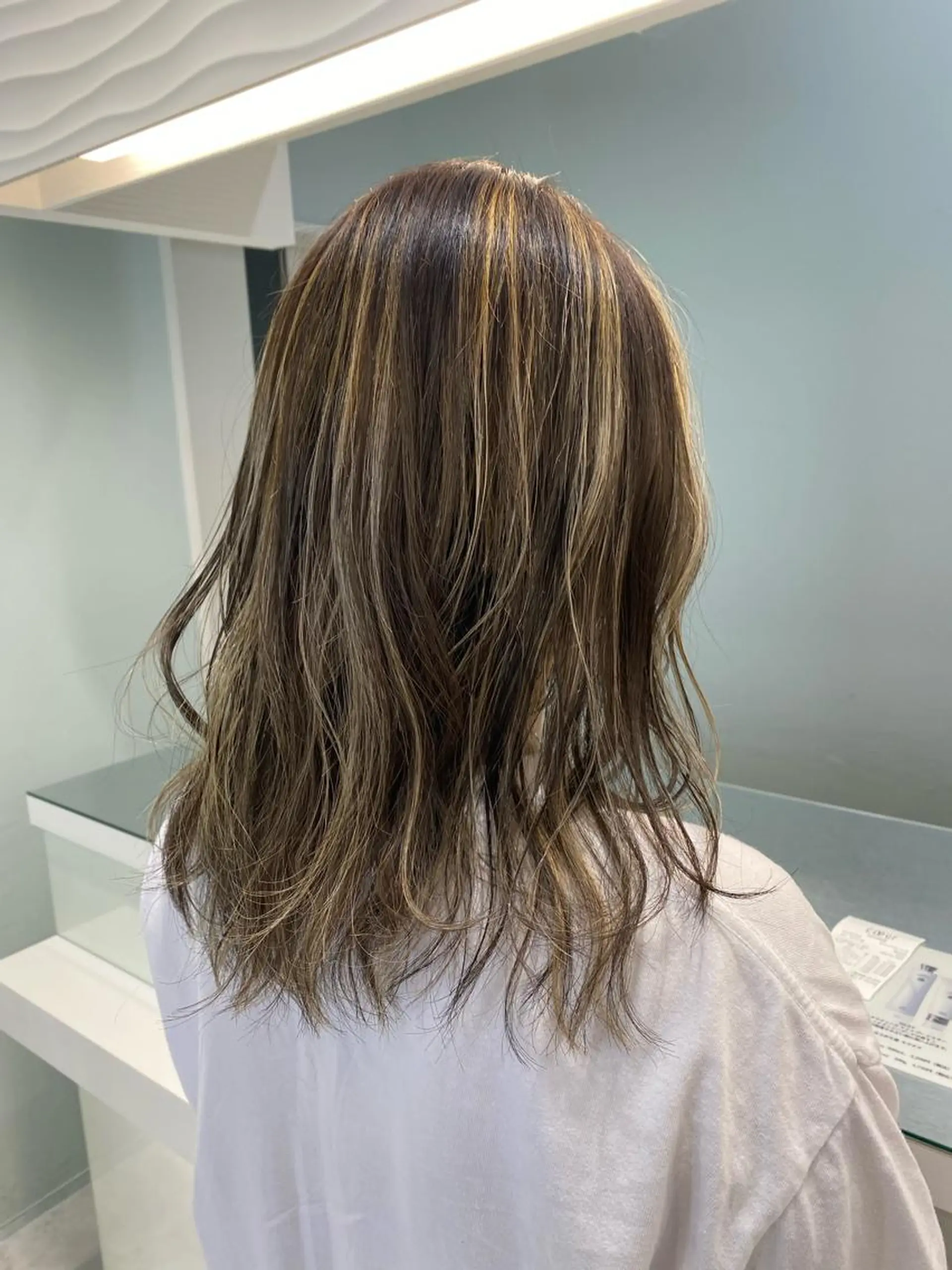 ロング カラー 中川 茜里のヘアスタイル