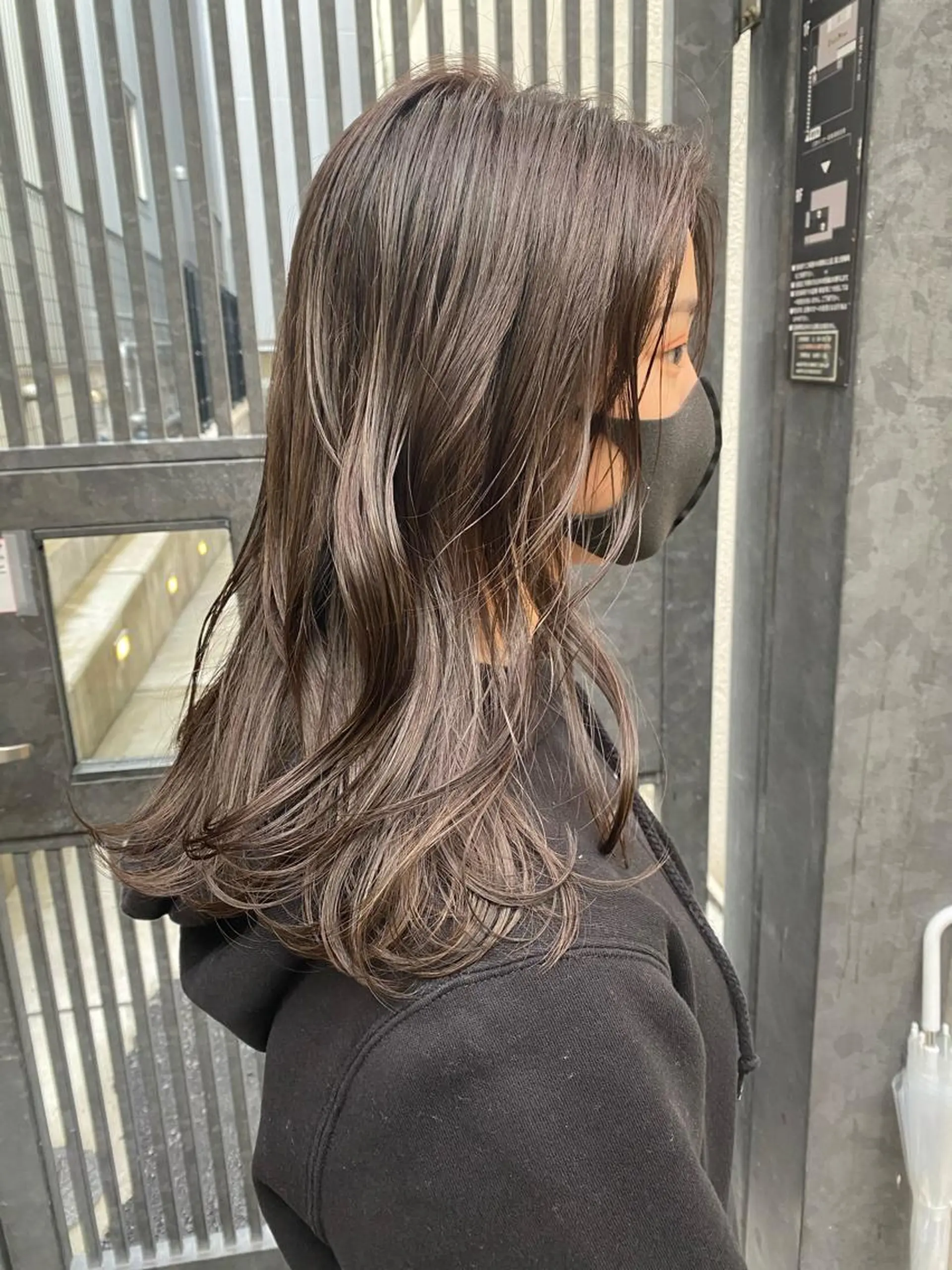 セミロング ハイライト ウルフカット／吉村 桃子のヘアスタイル