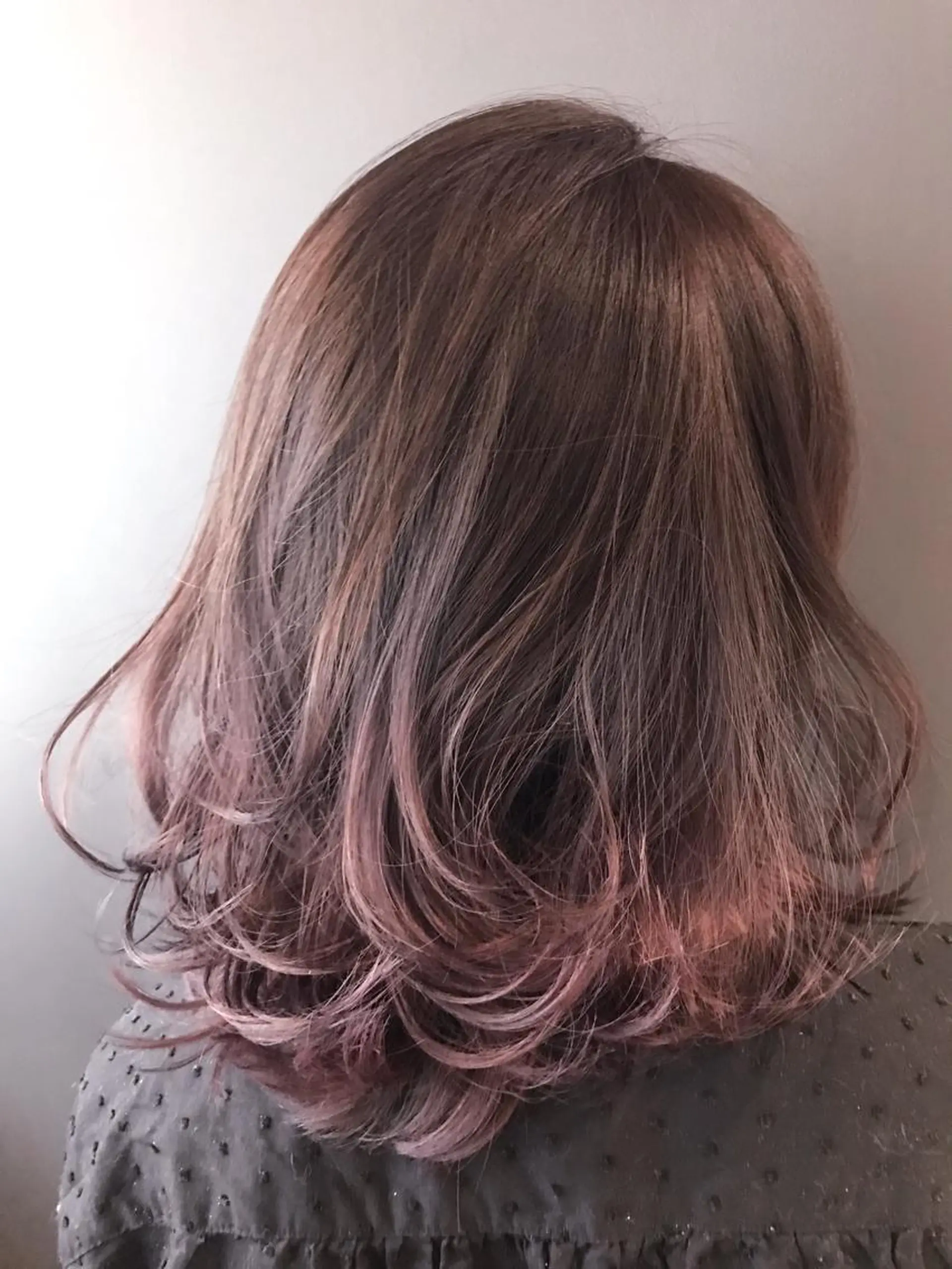 ミディアム カラー アディクシーカラー ベージュカラー ブリーチ ピンクカラー ピンクパープル ヘアカラー BOX mico.のヘアスタイル