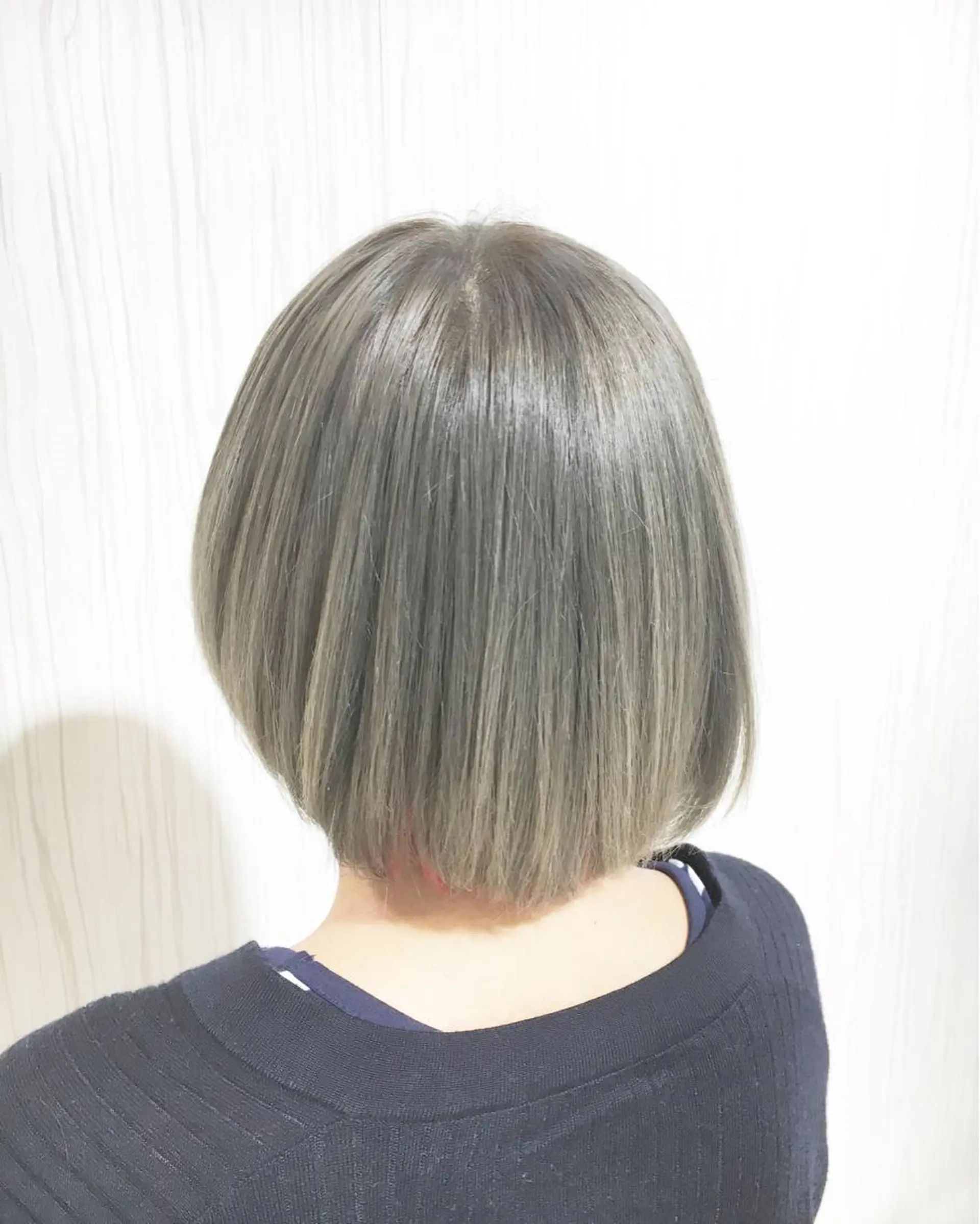 ショート ミディアム カラー パーマ ヘアアレンジ アッシュ シルバー シルバーアッシュ ✨艶髪✨透明感✨ 山内大樹のヘアスタイル