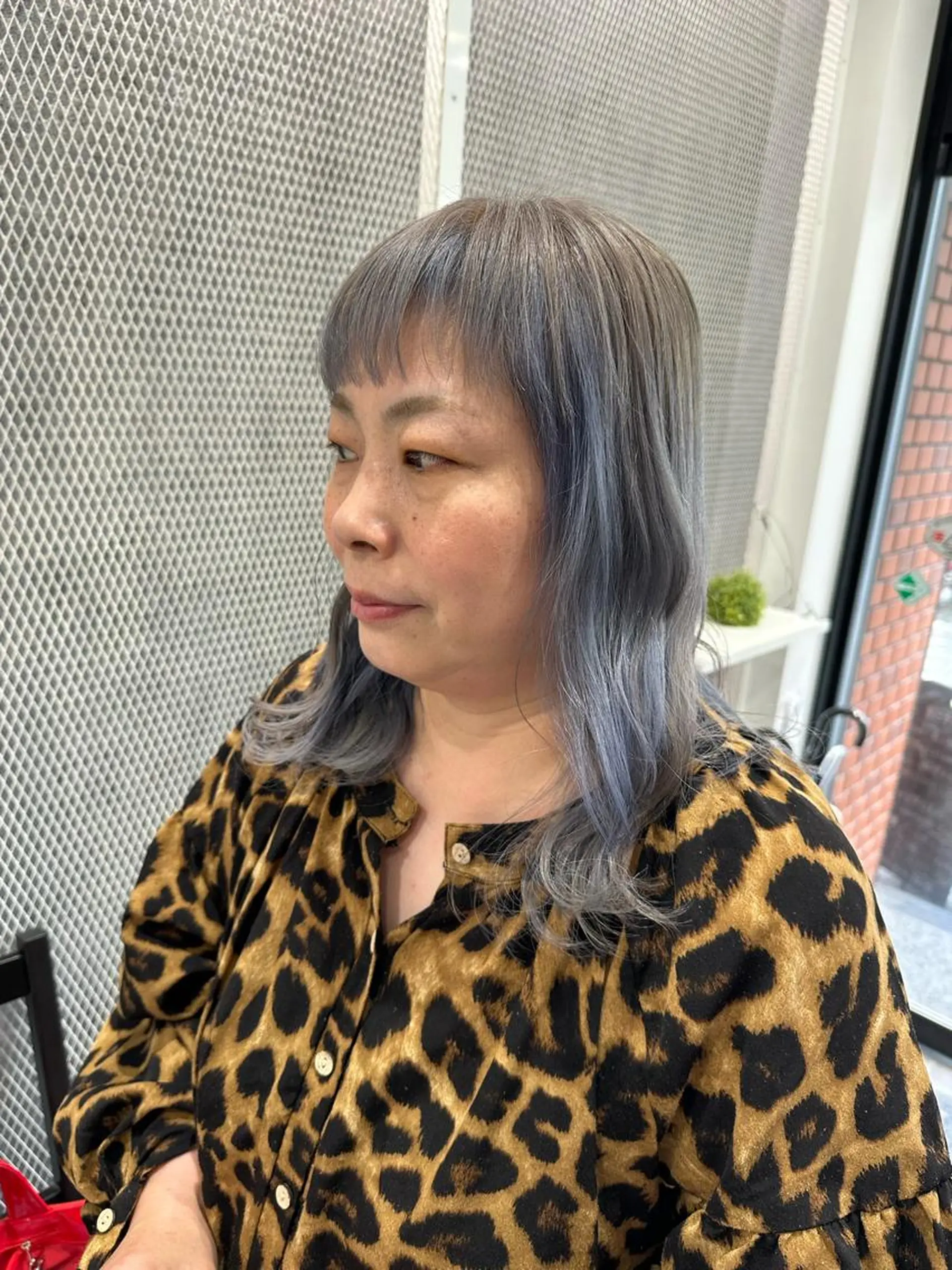 セミロング カラー アッシュ ブルーカラー シルバー ヘアカラー トリートメント 艶髪レイヤー上田 紗也🇰🇷💗のヘアスタイル