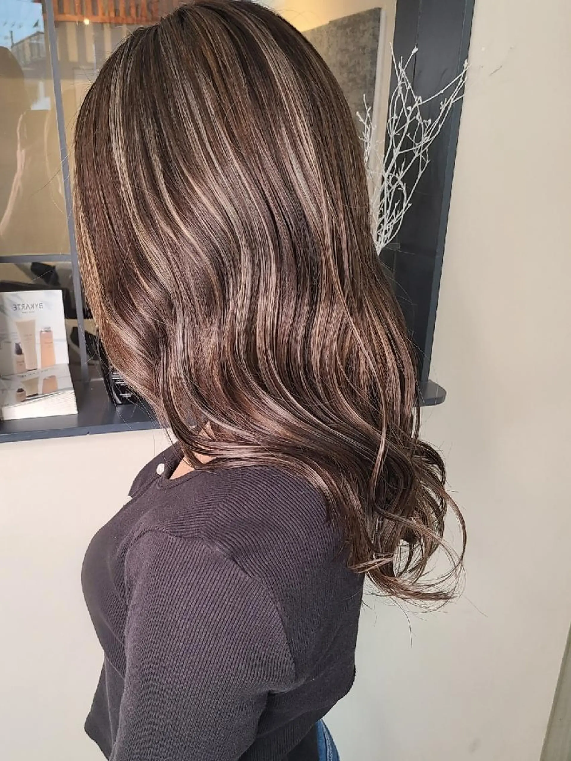 セミロング カラー ヘアカラー トリートメント ブリーチカラー🌈 嘉名 真樹のヘアスタイル