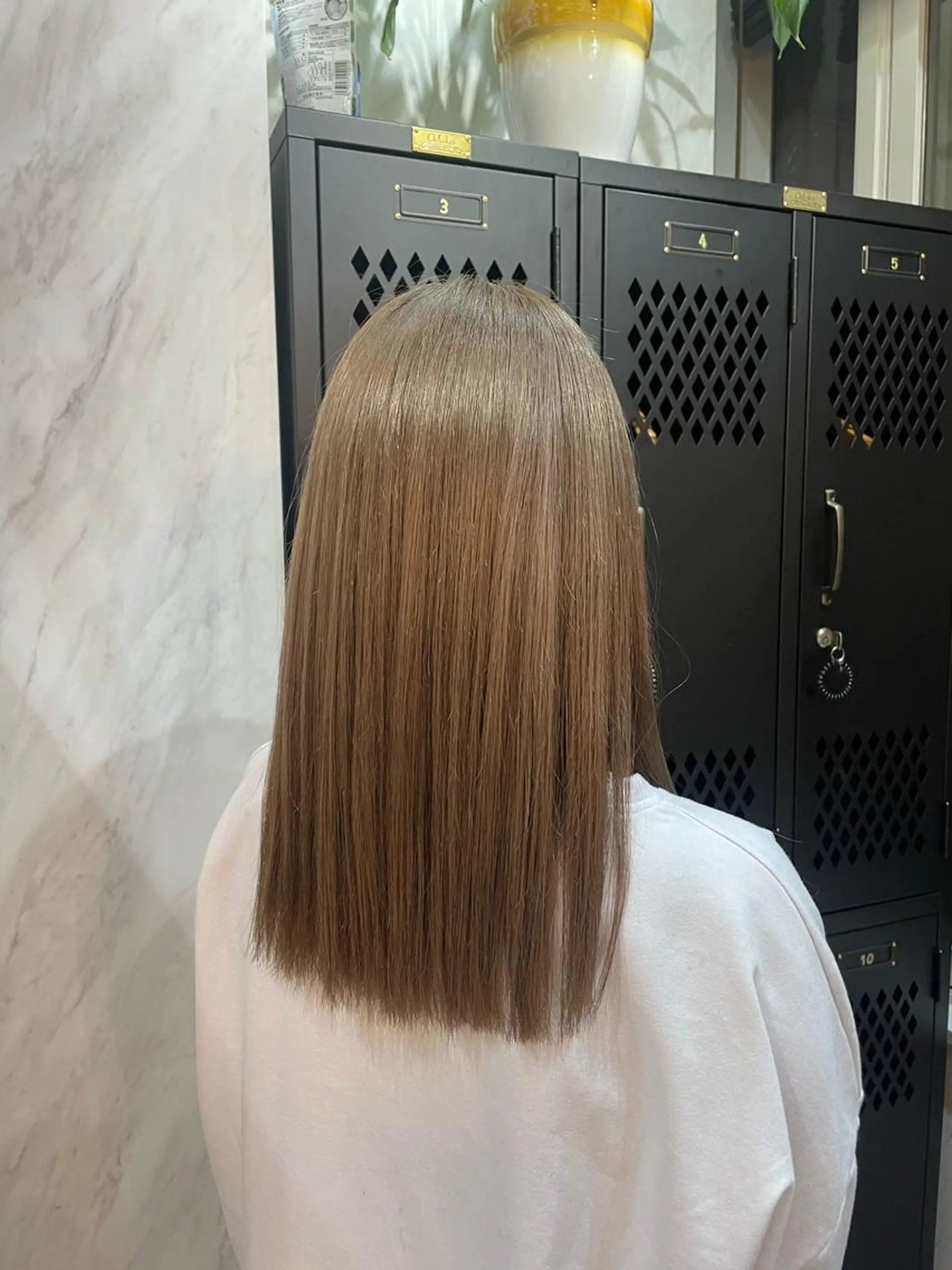 セミロング カラー 前田 真保のヘアスタイル