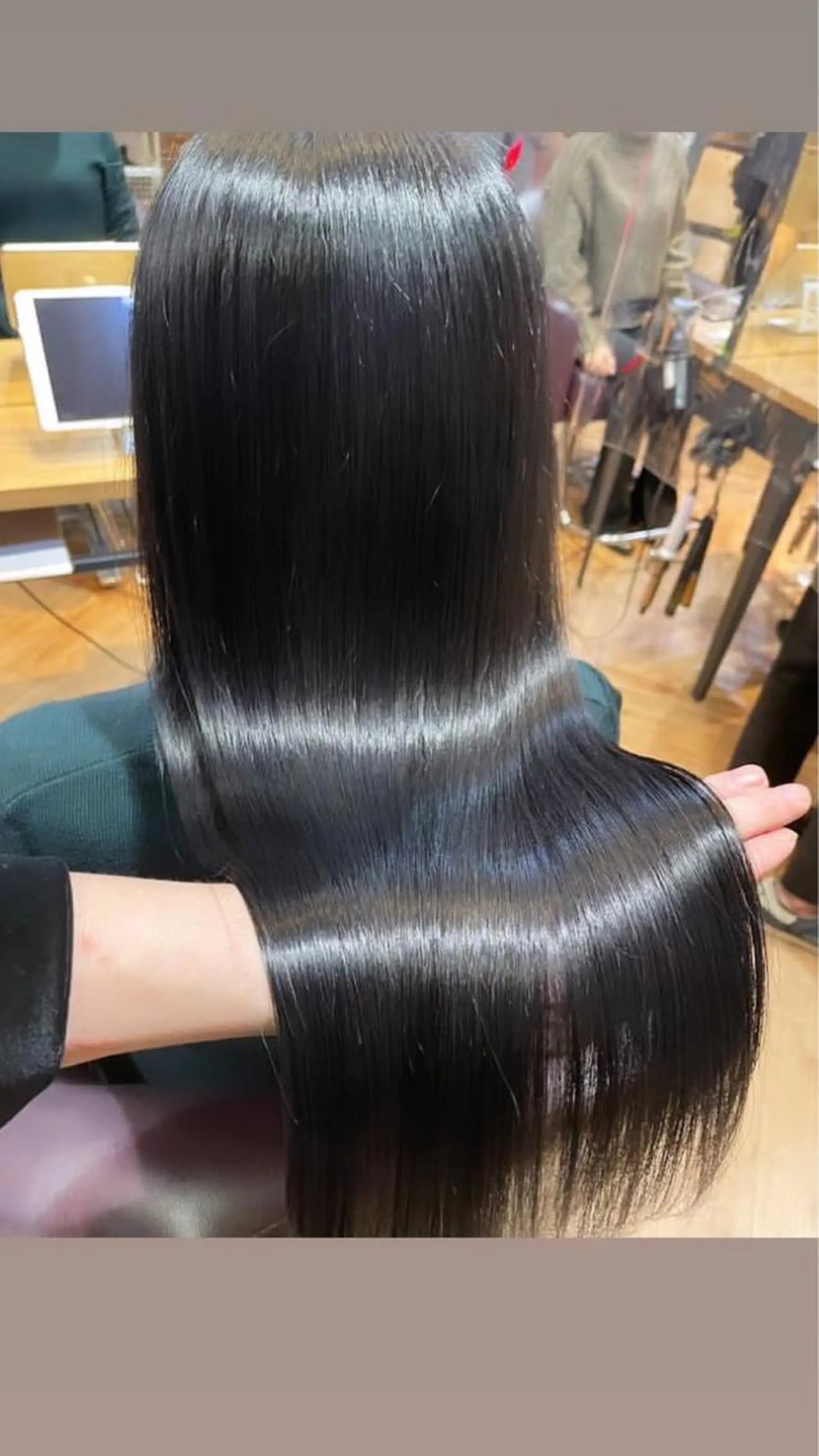 ロング カラー 黒髪 ブルーカラー ブルーブラック トリートメント ヘアカラー トリートメント 韓国🇰🇷レイヤー 映える顔周り🩷のヘアスタイル