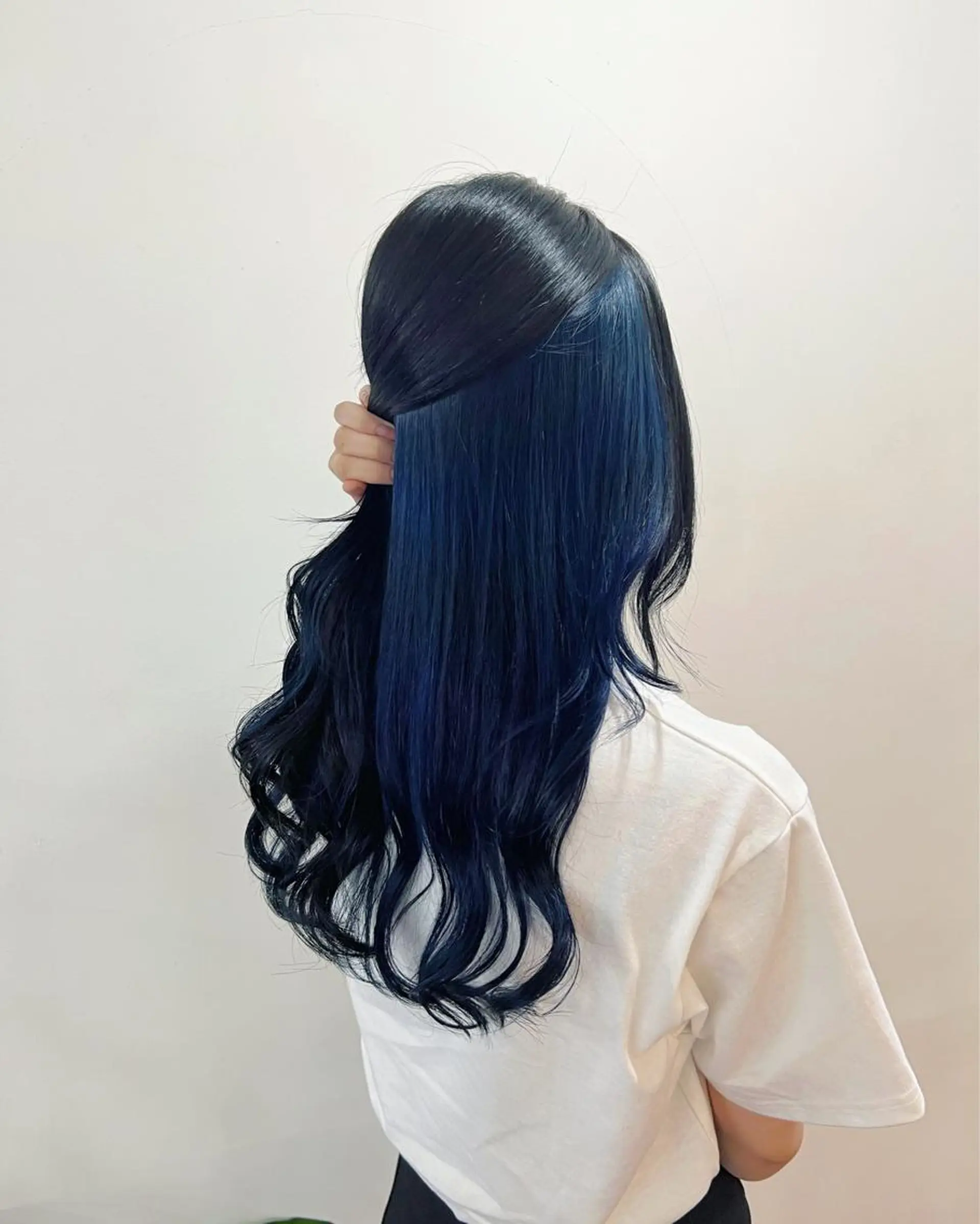 ロング カラー 黒髪 ブルーカラー ブルーブラック カット ヘアカラー フラム所属・WATANABE MISAKIのヘアスタイル