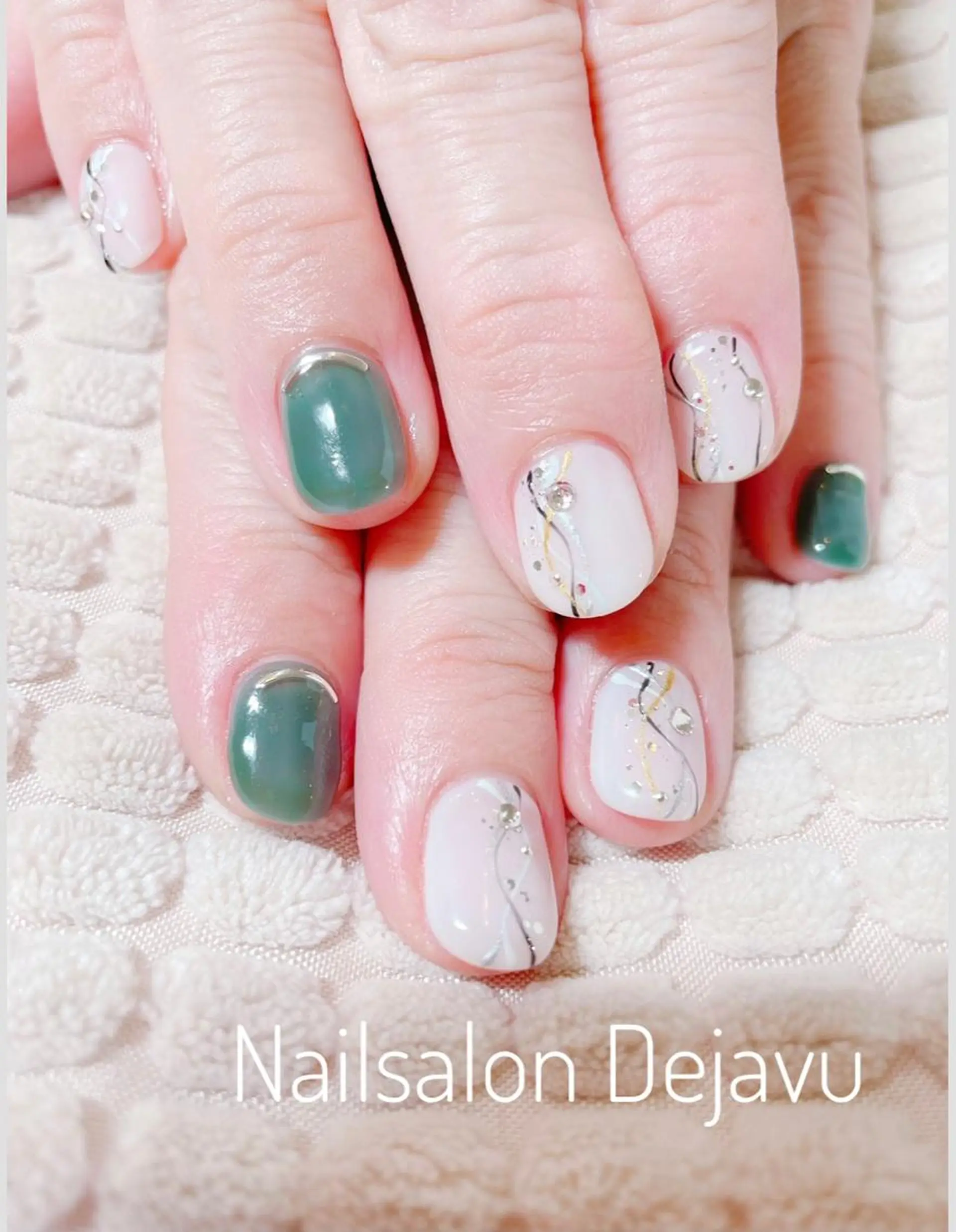 ネイル アートネイル 持ち込み ワンカラーネイル ストーンネイル Nail salon Dejavu 🌿のネイルデザイン