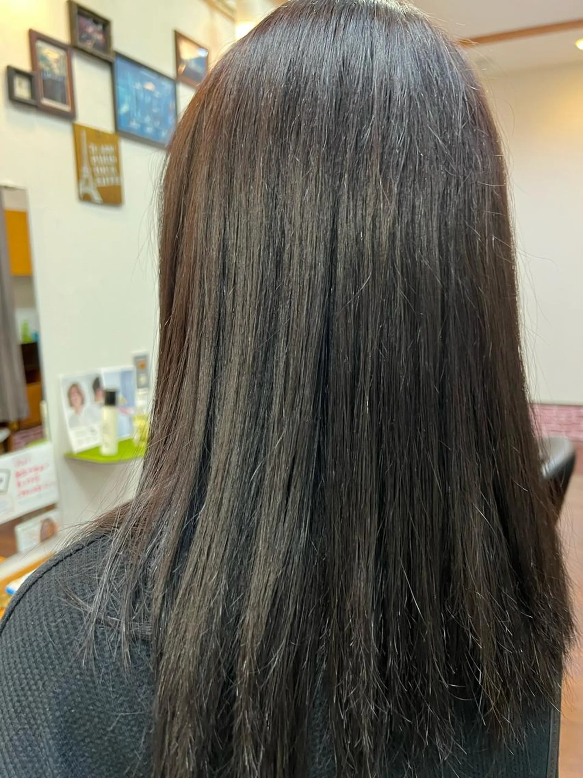 セミロング カラー 亀田 未有のヘアスタイル