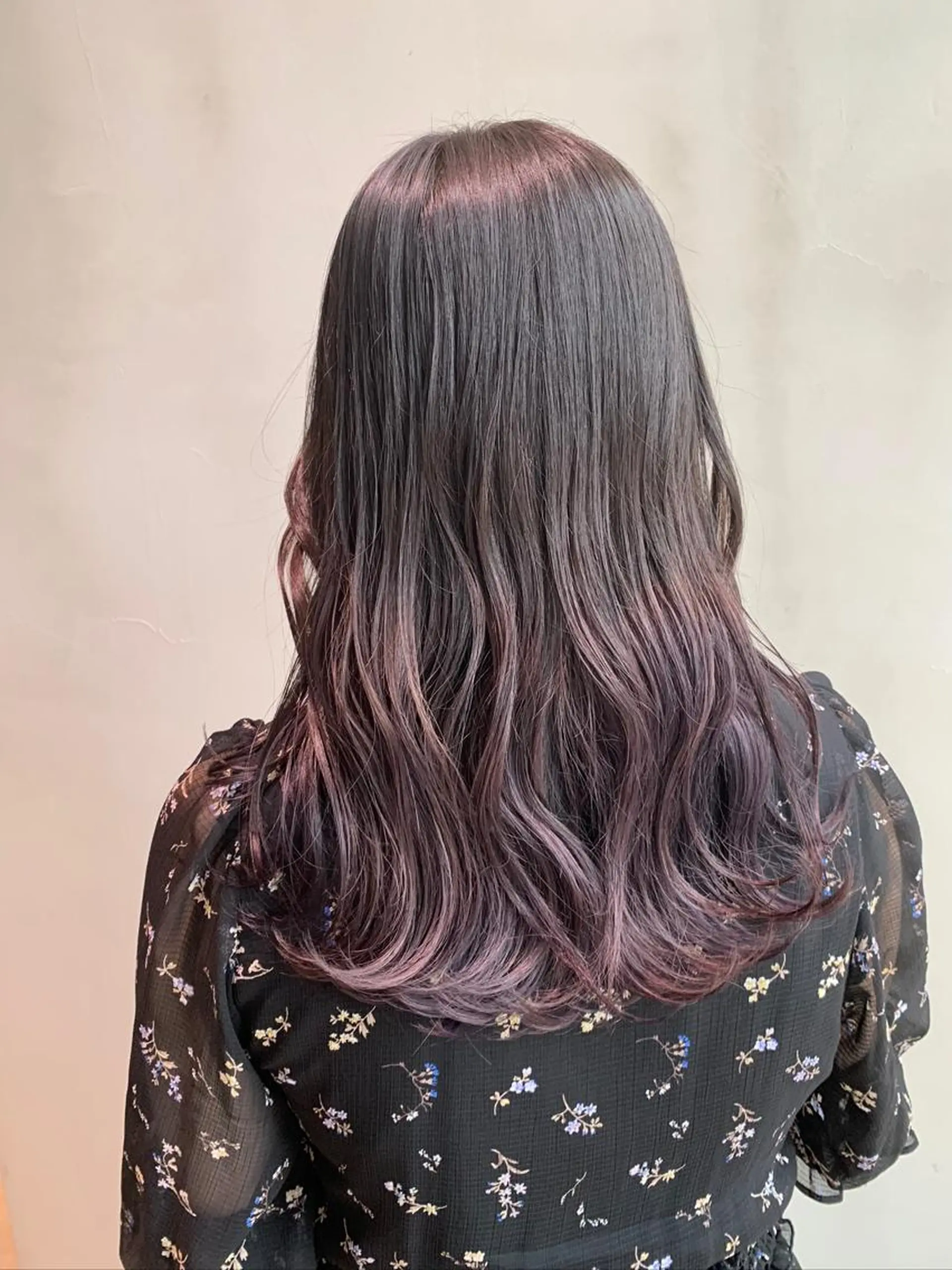 セミロング パープルカラー yui .のヘアスタイル