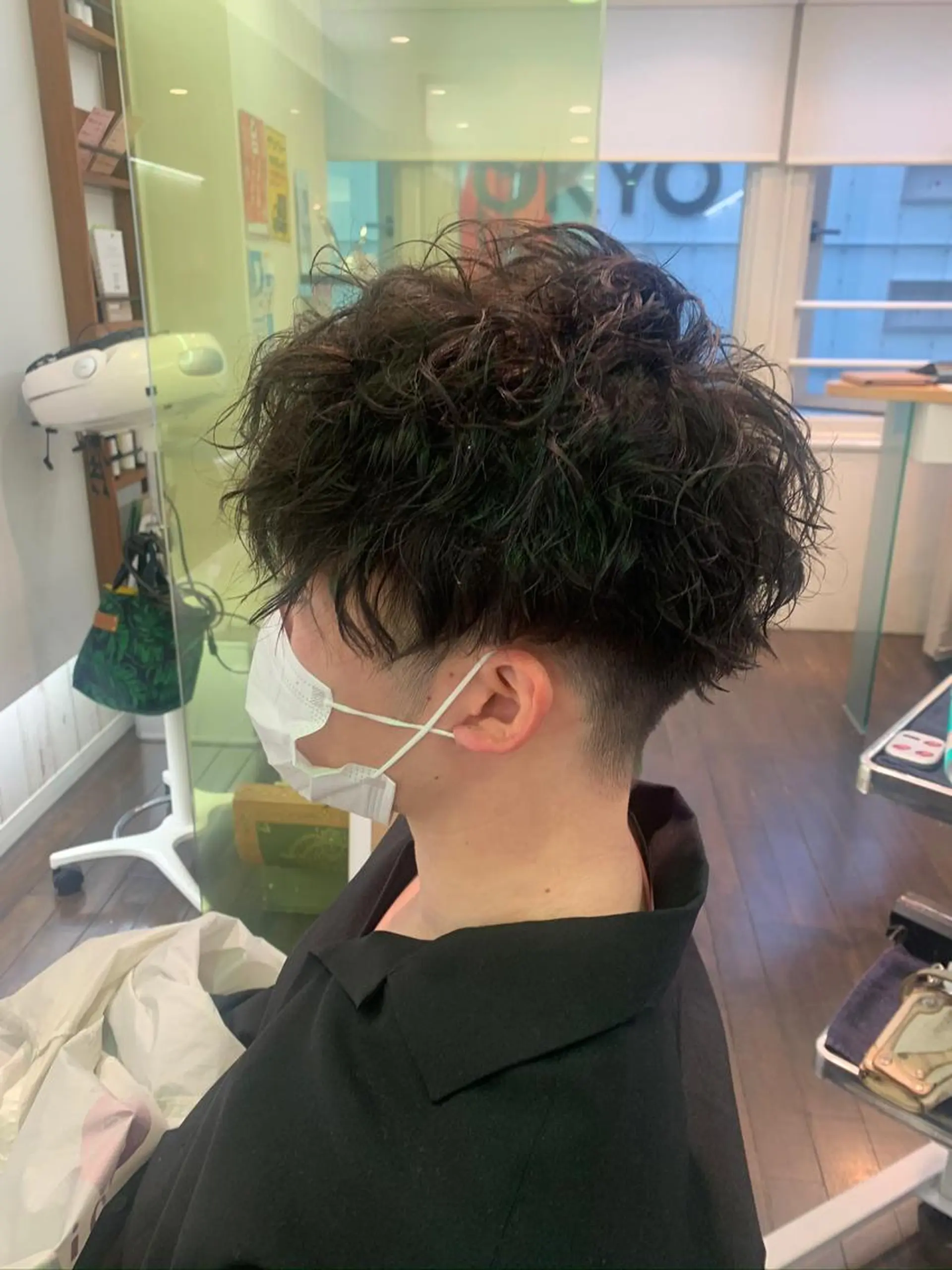 ミディアム パーマ メンズ 三矢 ちなつのヘアスタイル