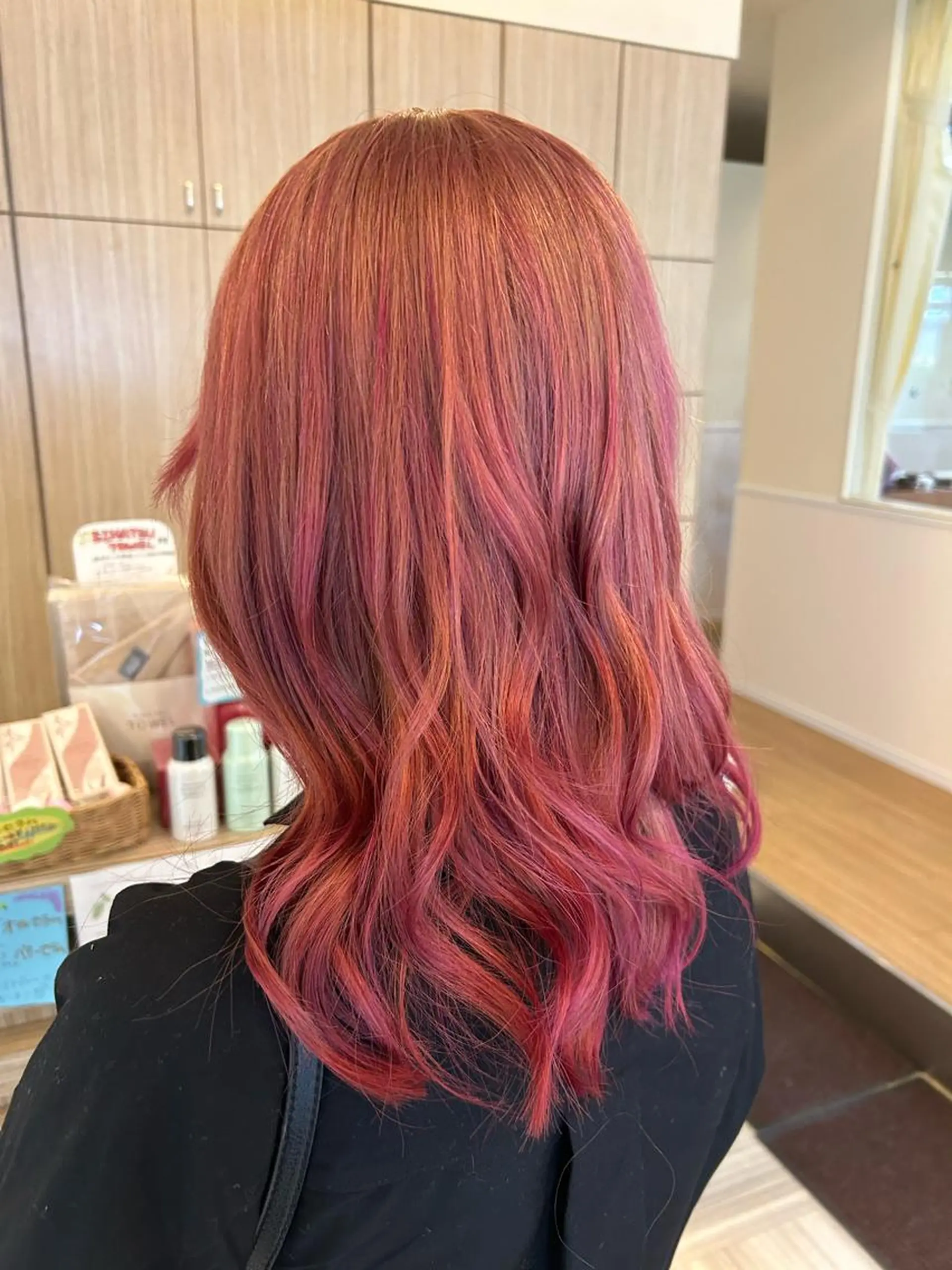 セミロング カラー ブリーチ ピンクカラー 板倉　花連 💌リピーター様へ↓のヘアスタイル