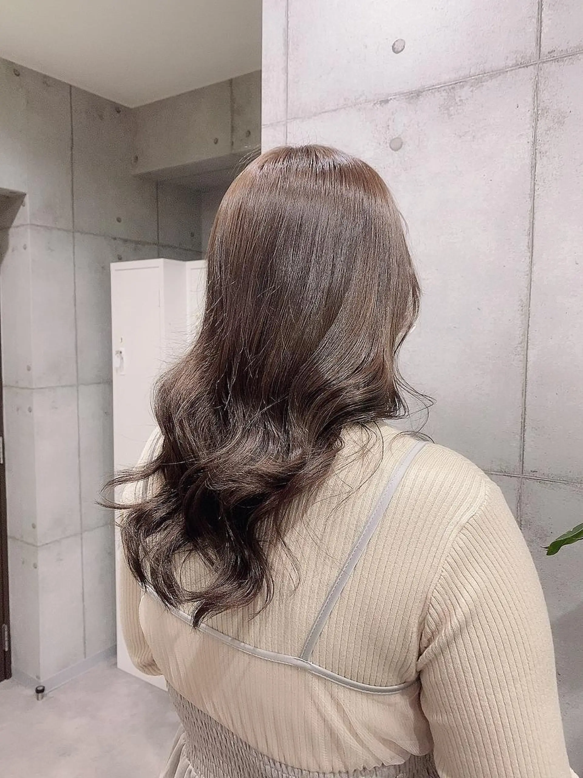 セミロング カラー newi赤羽 HINATAのヘアスタイル