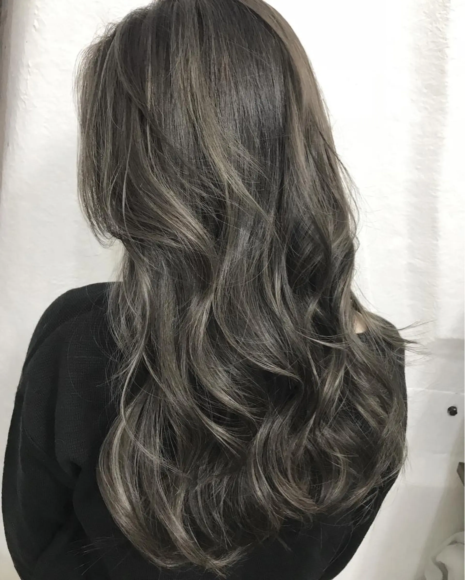 ロング カラー ヘアアレンジ ハイライトカラー ハイライト 白髪ぼかしハイライト バレイヤージュヤマトのヘアスタイル