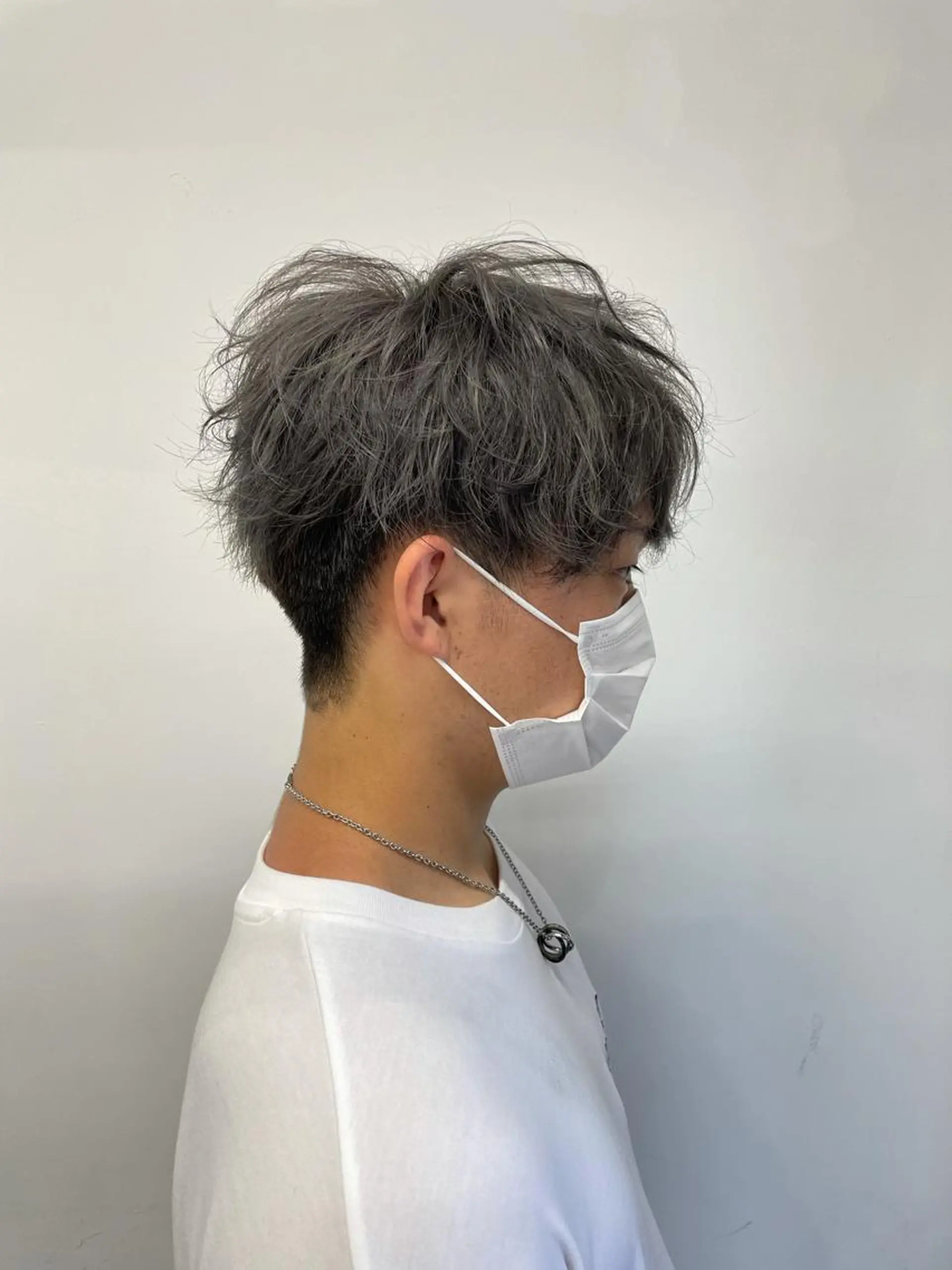 ショート カラー パーマ ヘアアレンジ メンズ キッズ ネイル マツエク・マツパ アッシュ シルバー シルバーアッシュ 束感まつ毛 シルバー スパイキー/フェザー /波巻き/かいとのヘアスタイル