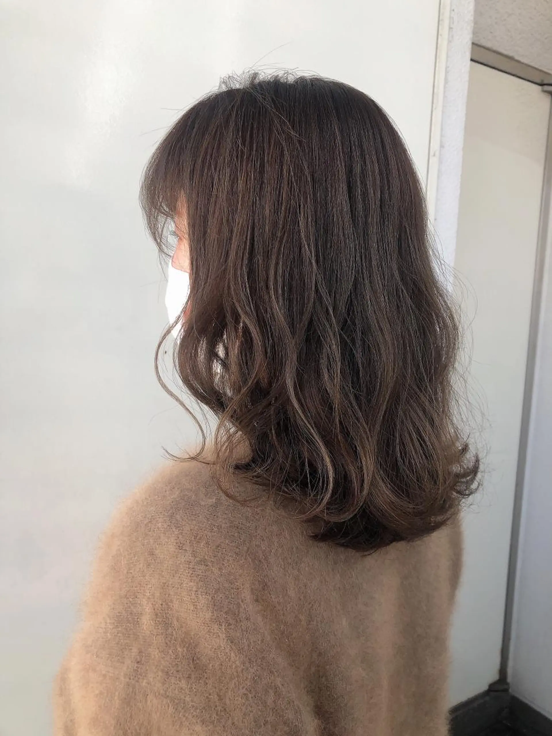 セミロング カラー ブリーチ ブリーチなしカラー 韓国🇰🇷レイヤー 映える顔周り🩷のヘアスタイル