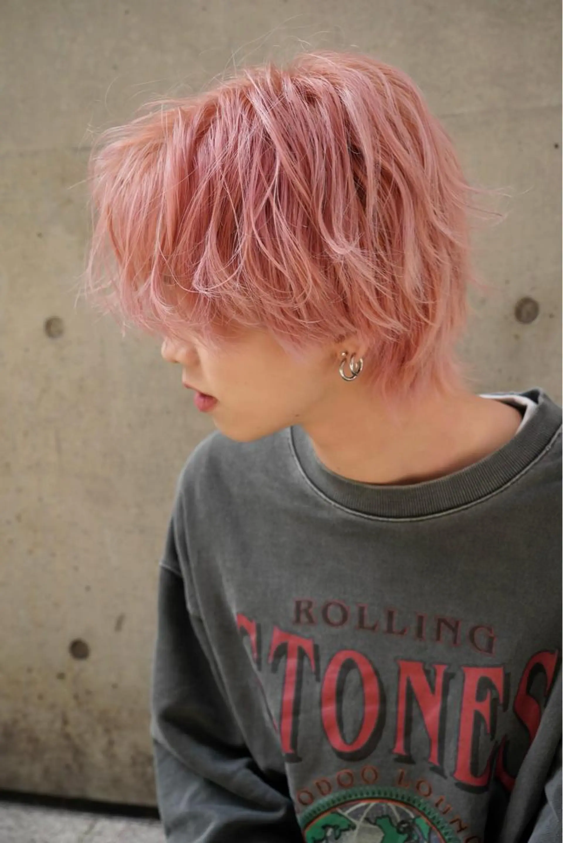 カラー ヘアアレンジ メンズ メンズブリーチ メンズハイトーン ブリーチ ハイトーンカラー ピンクカラー カット ヘアカラー トリートメント 韓国メンズヘア　ミル クティボブ　足立佳代のヘアスタイル