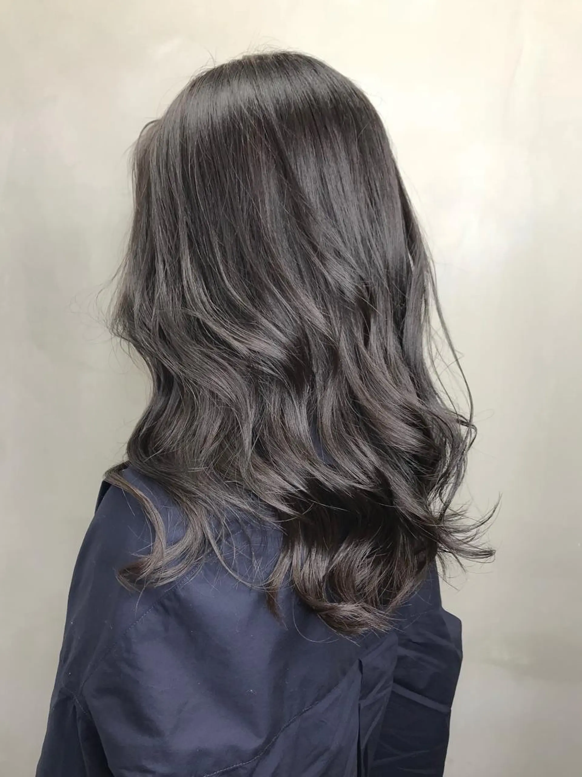 セミロング カラー グレージュ 【透明感、艶髪】西村 有司のヘアスタイル