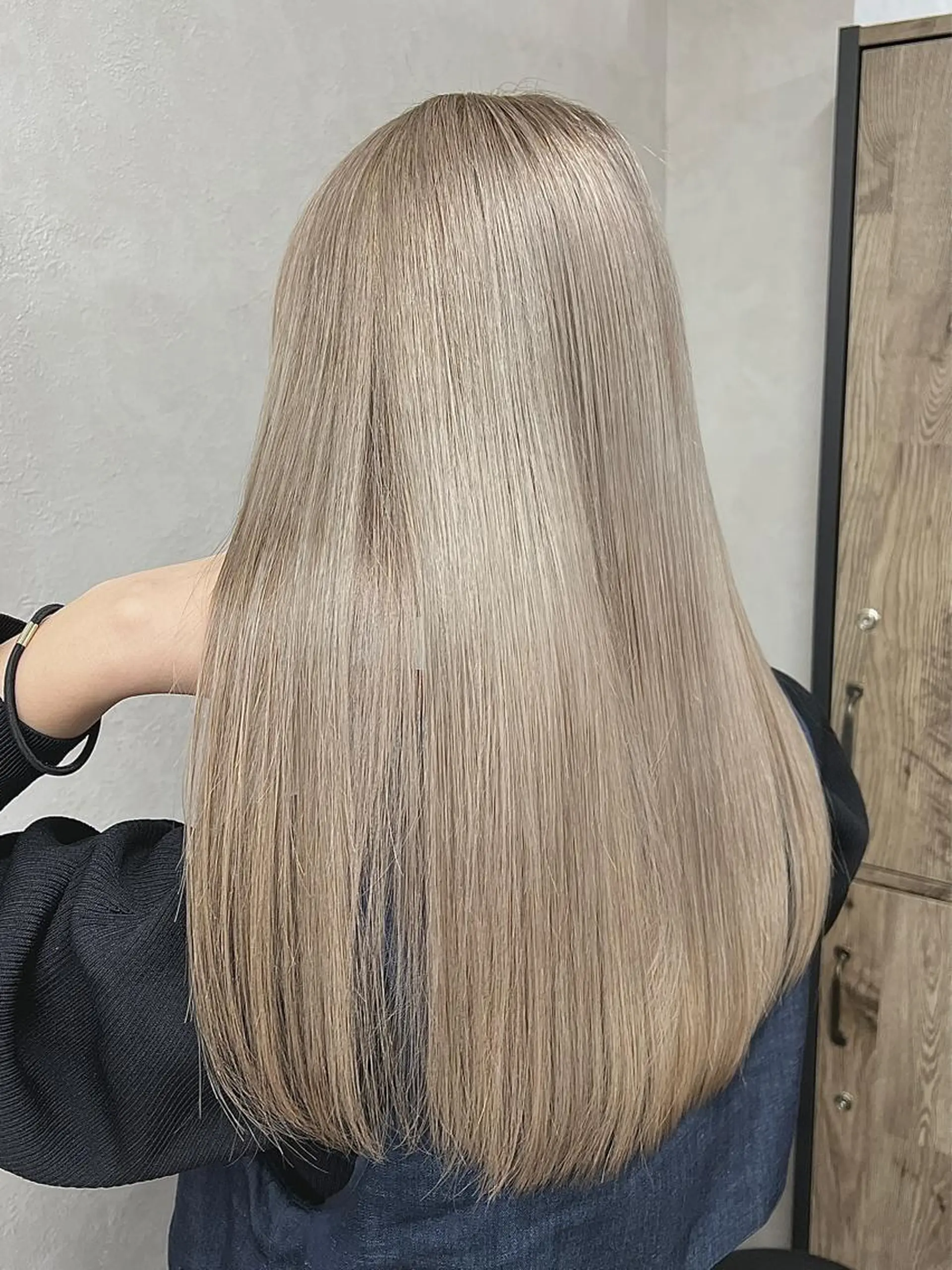 ロング カラー バレイヤージュ ブリーチ ケアブリーチ ダブルカラー イヤリングカラー カット ヘアカラー 🌷かわばた めい🌷のヘアスタイル