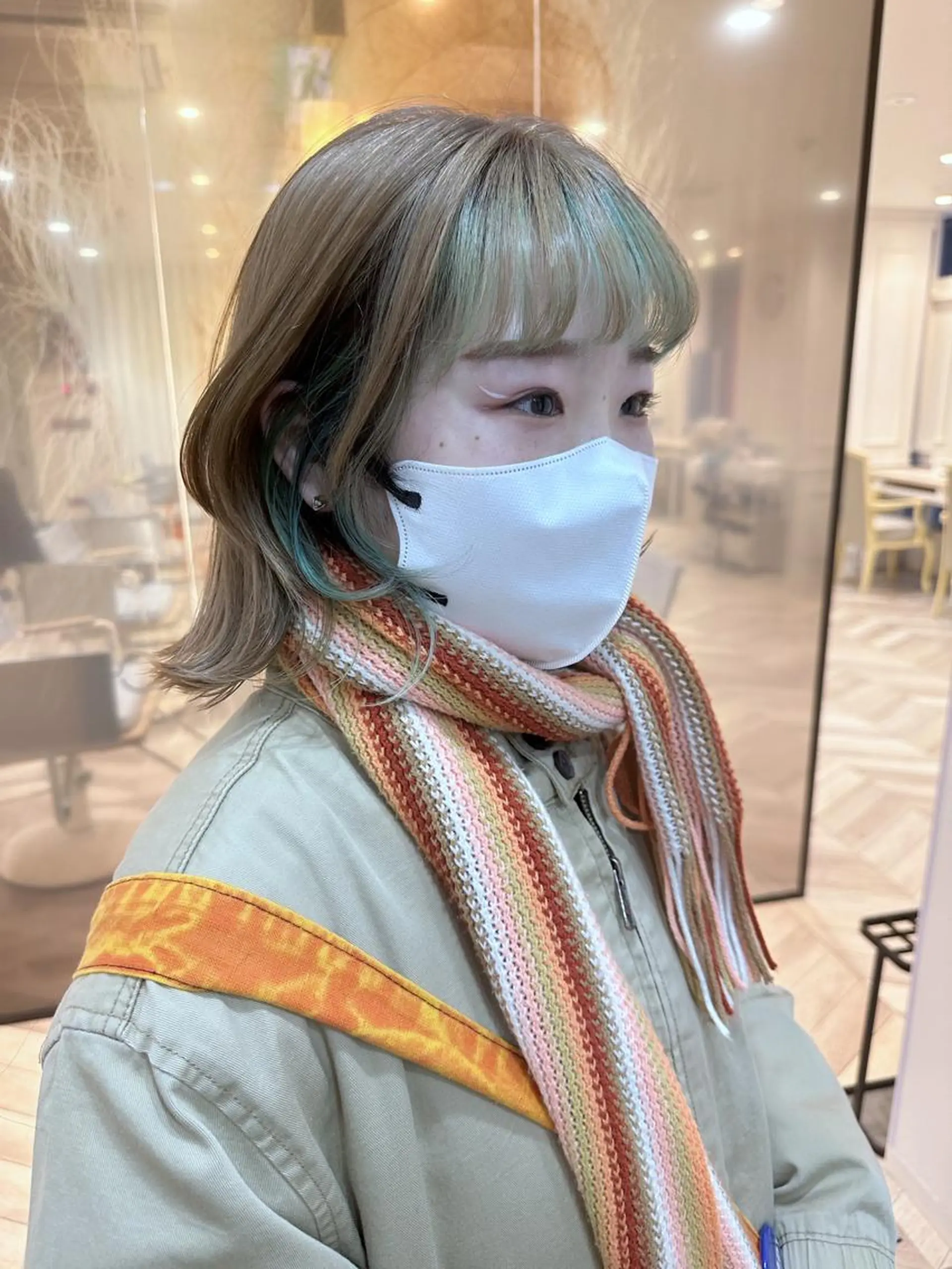 ミディアム カラー ミストバング  フェイスフレーミング カット ヘアカラー 小顔レイヤー/ ベージュ🤍Rieのヘアスタイル