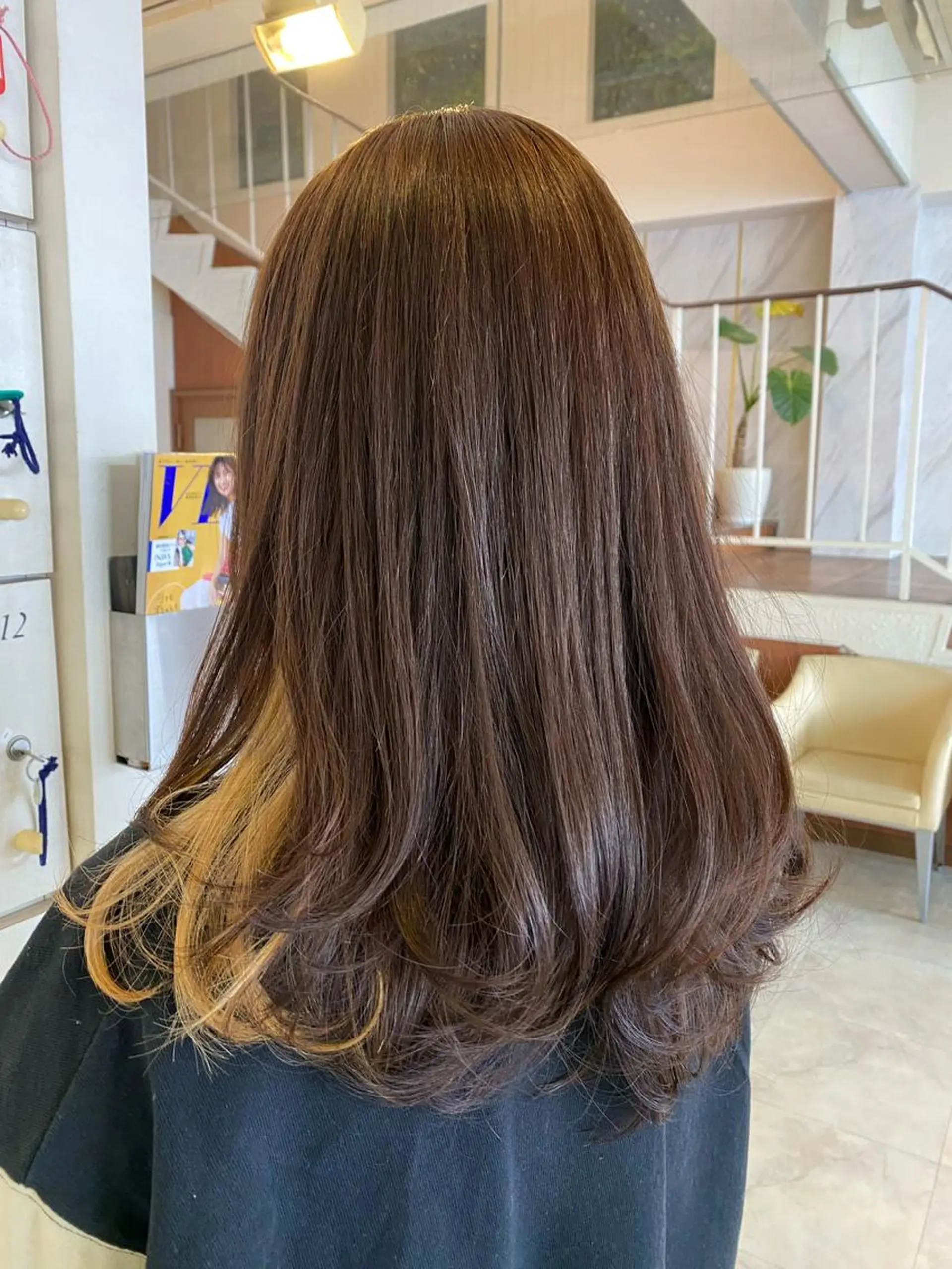 ロング レイヤーカット 岡田 奈々のヘアスタイル