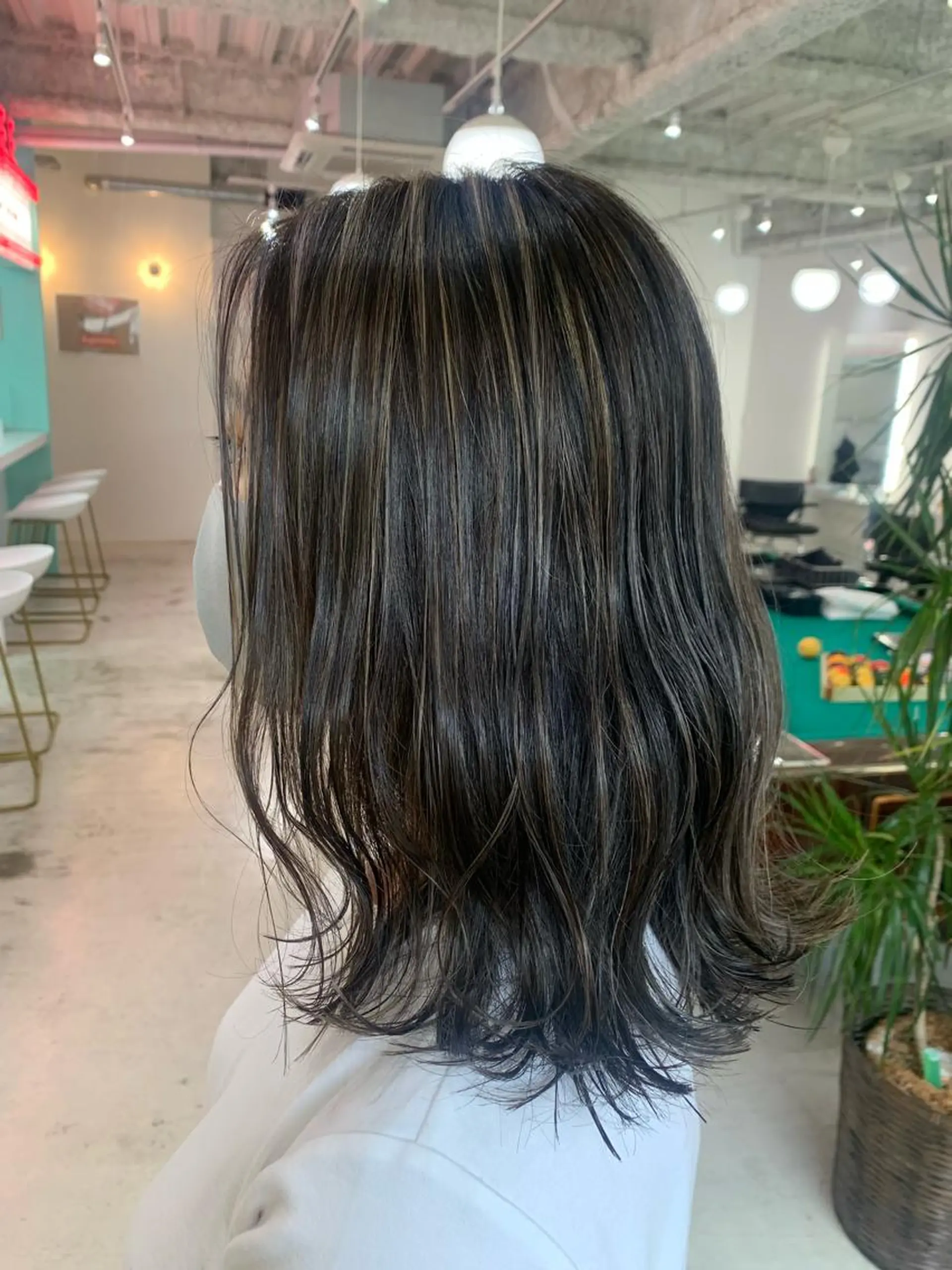 ミディアム カラー ヘアアレンジ 🧨ブリーチー×ボブ レイヤー💎じゅえるのヘアスタイル