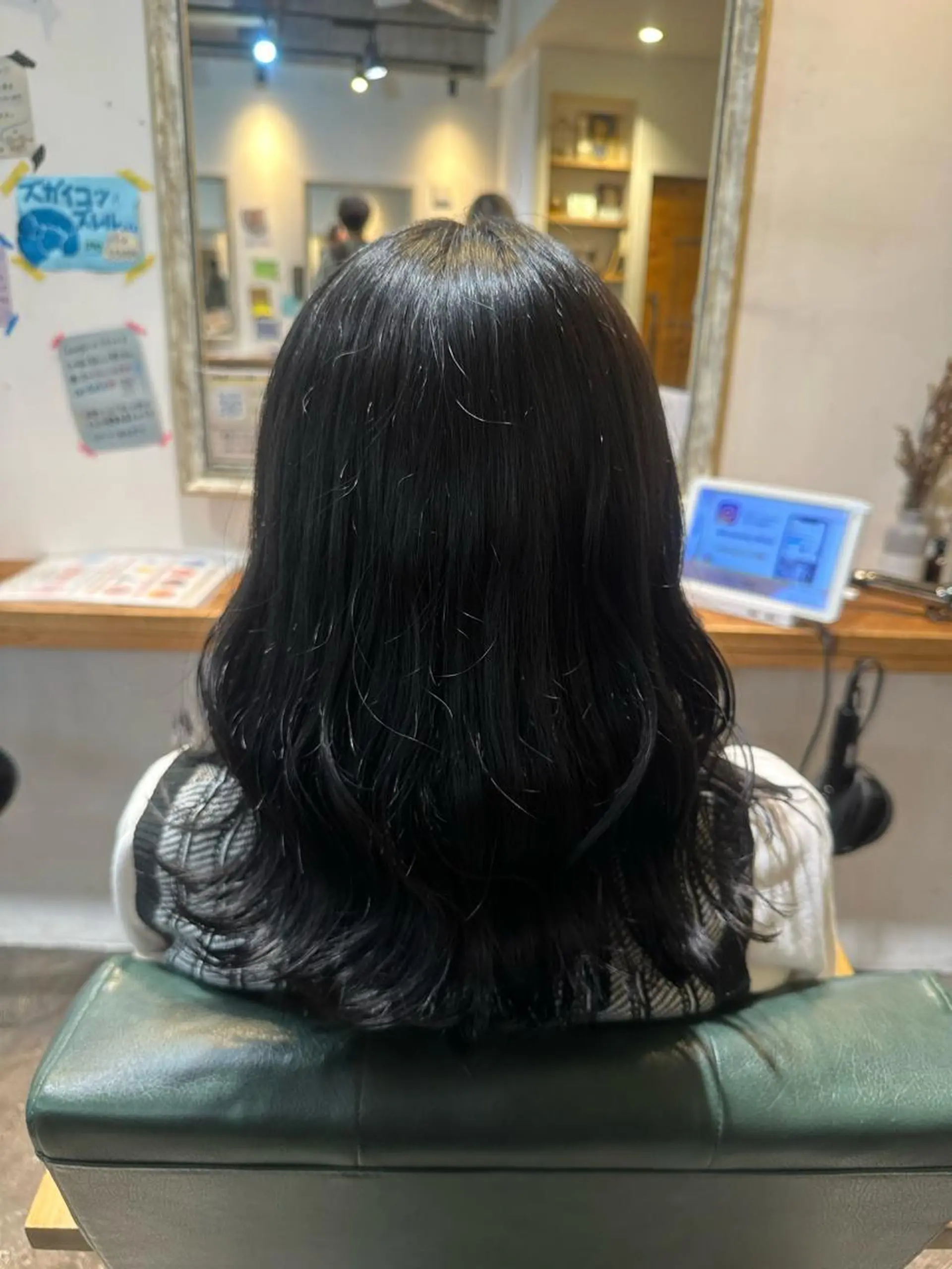 セミロング ヘアカラー 丸山 莉杏のマツエク・マツパデザイン