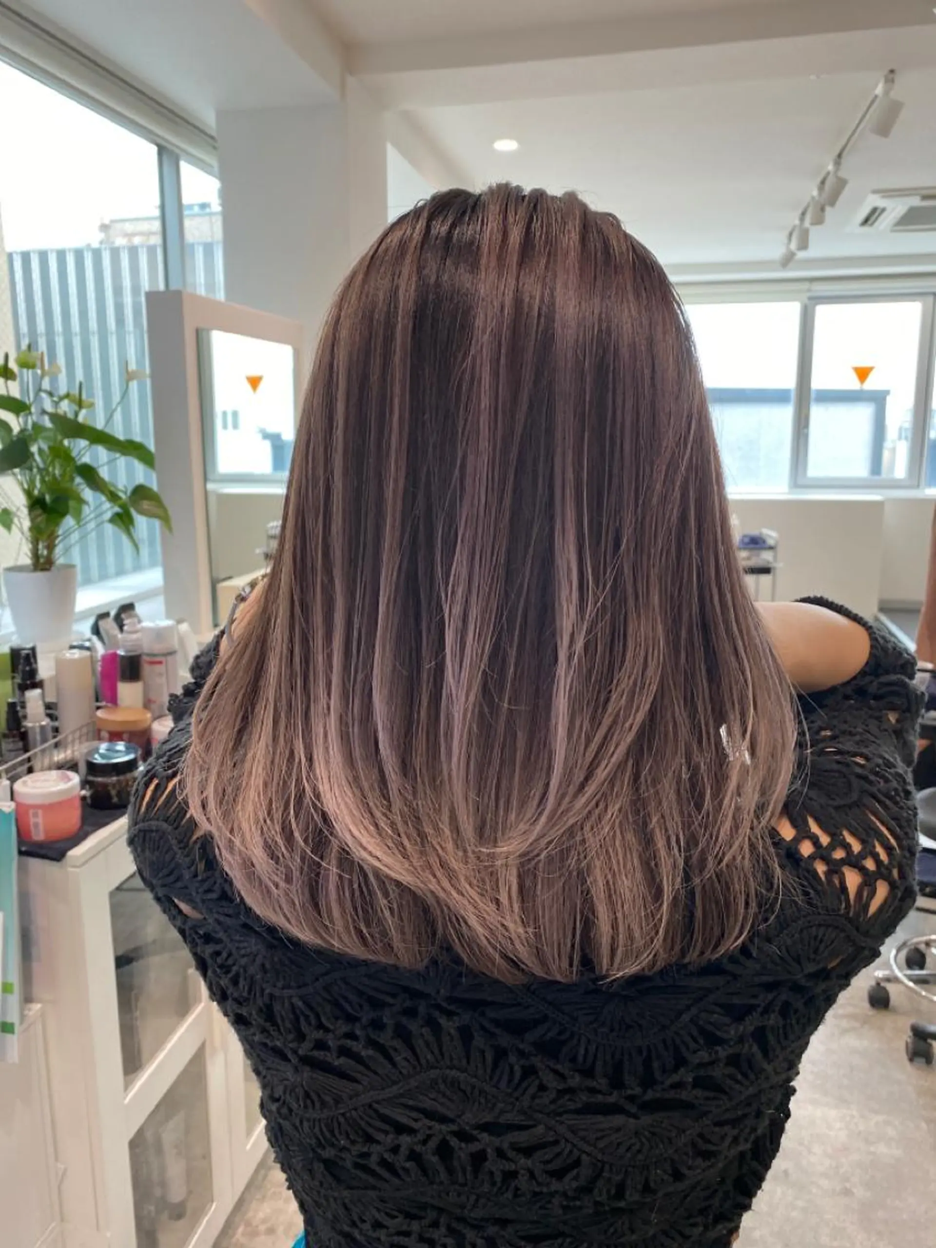 ミディアム カラー バレイヤージュ ブリーチ レイヤーカット ヘアカラー JILBLAN京都 ショート/ハイライトのヘアスタイル