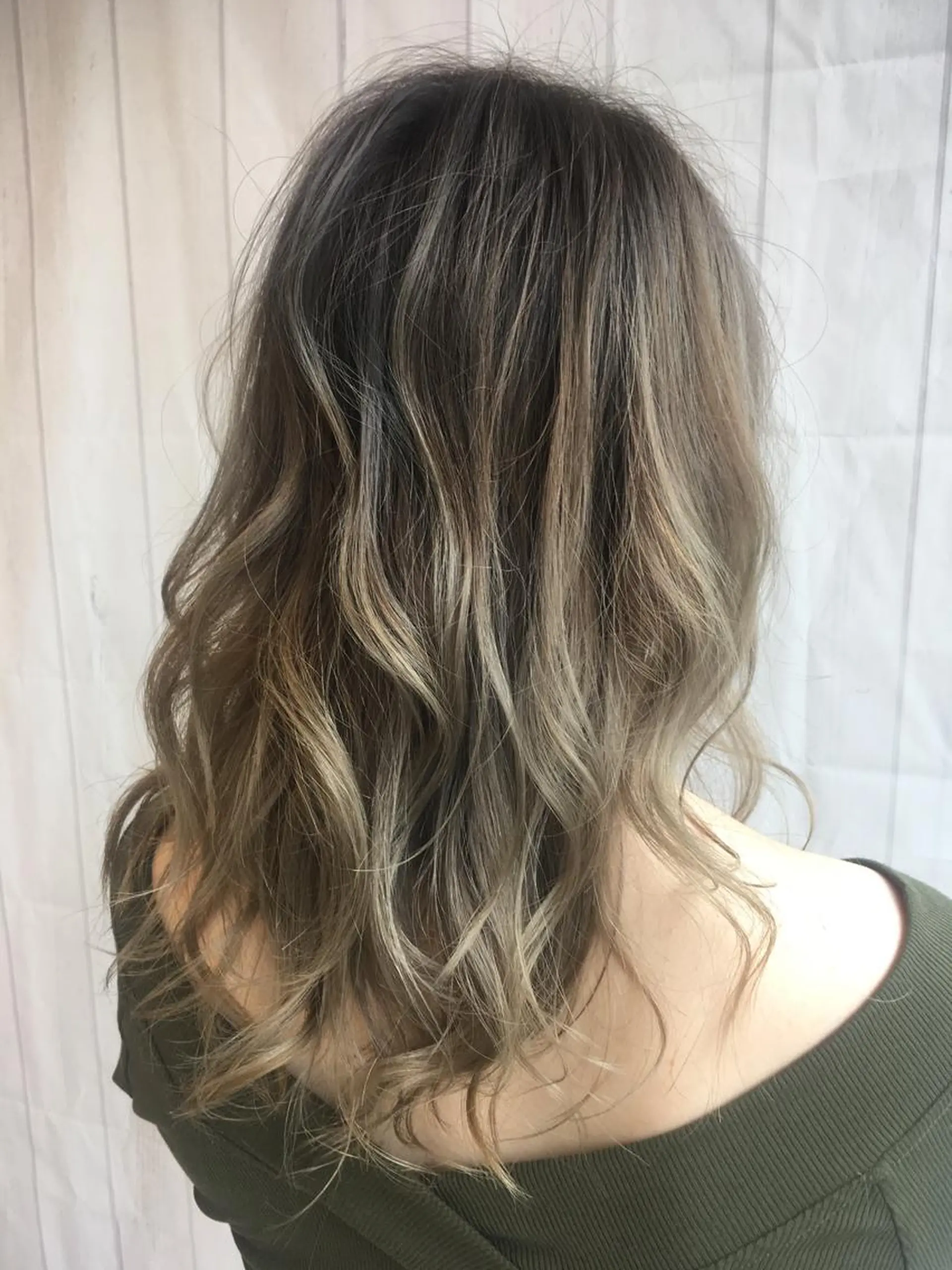 ロング neolive emのヘアスタイル