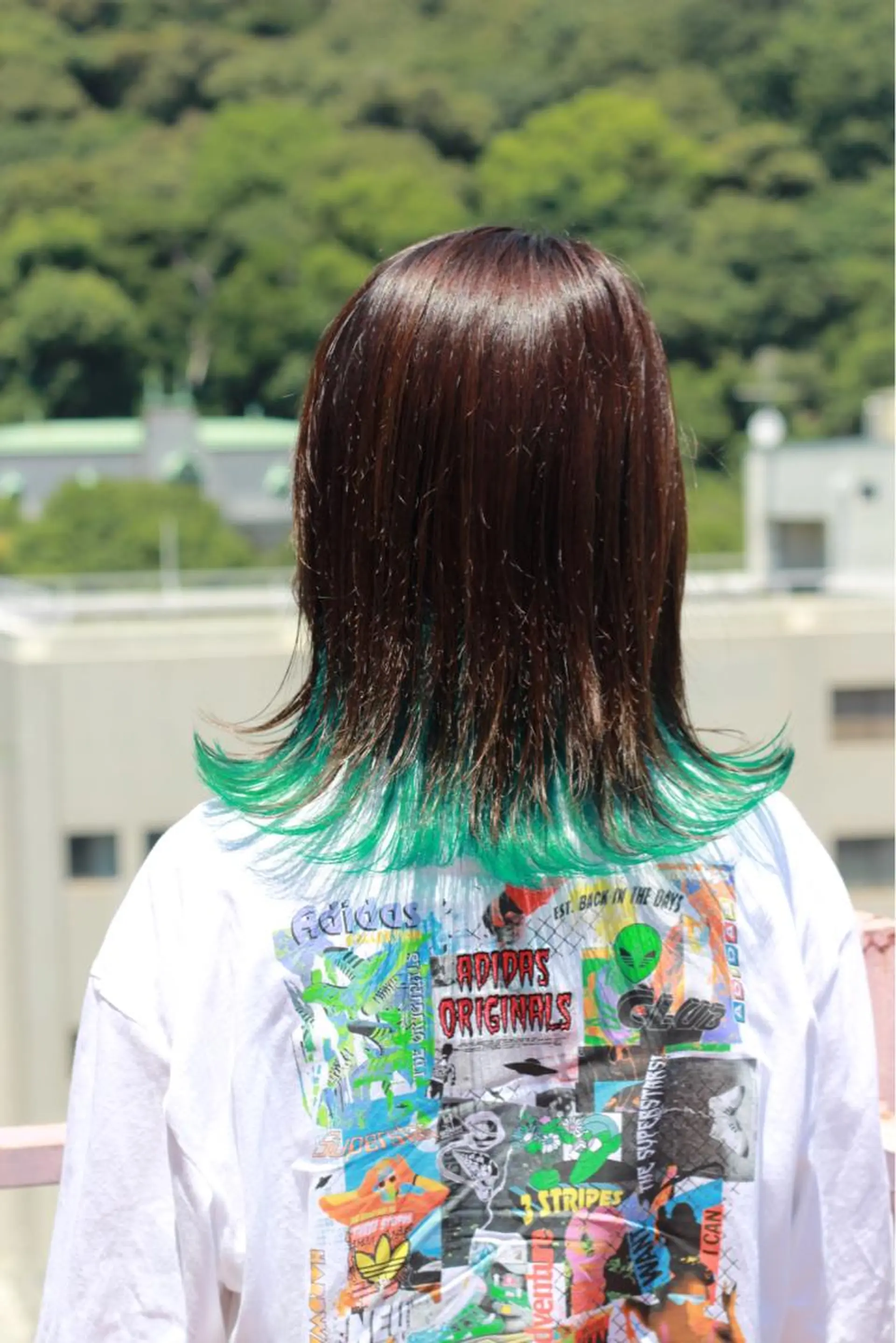 ミディアム カラー ブリーチ ケアブリーチ エメラルドグリーン インナーカラー ヘアカラー Viage （ビアージュ）のヘアスタイル