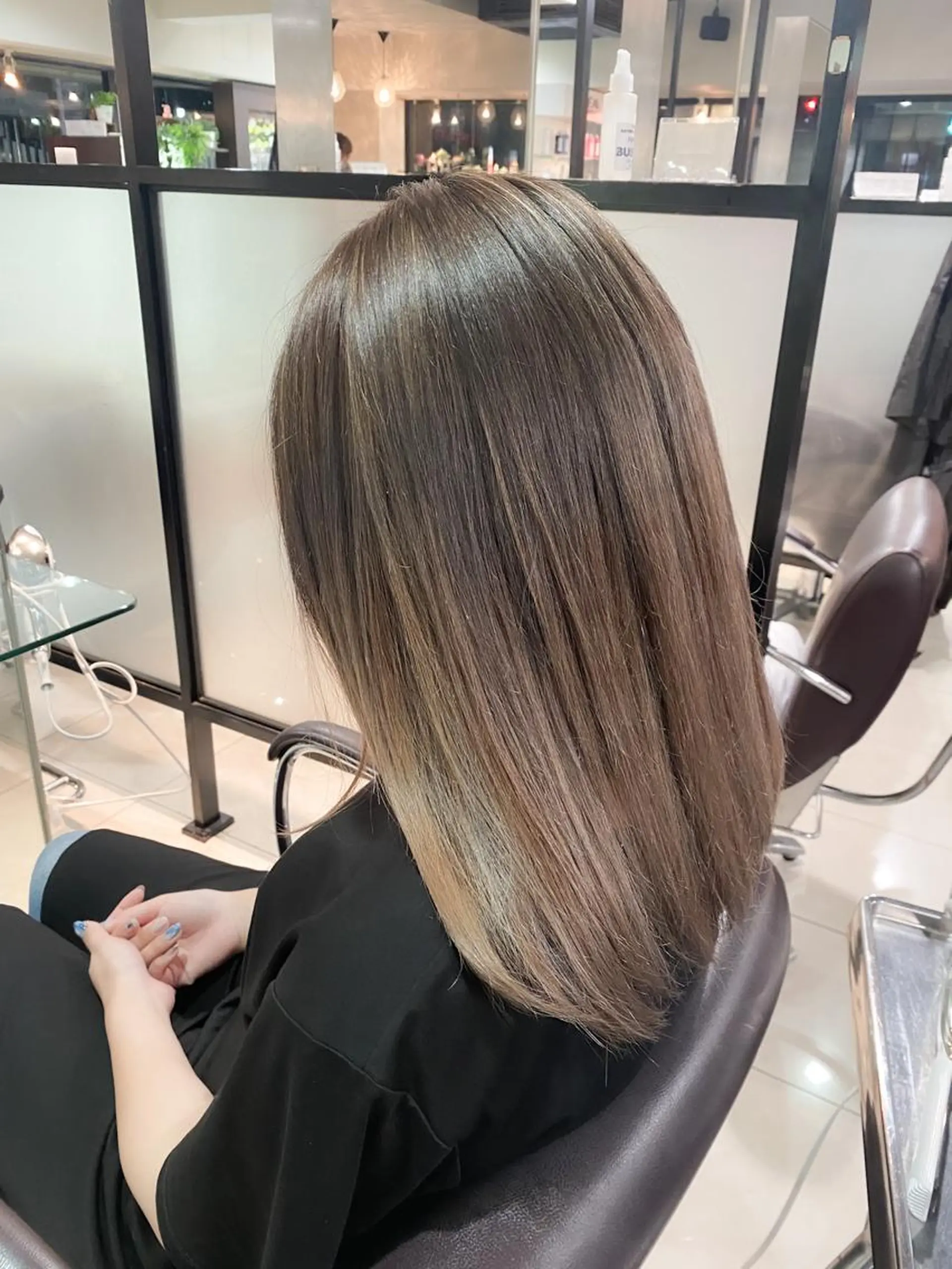 セミロング カラー バレイヤージュ ブリーチ レイヤーカット カラー専門美容師🫧 舘田千乃🫧のヘアスタイル