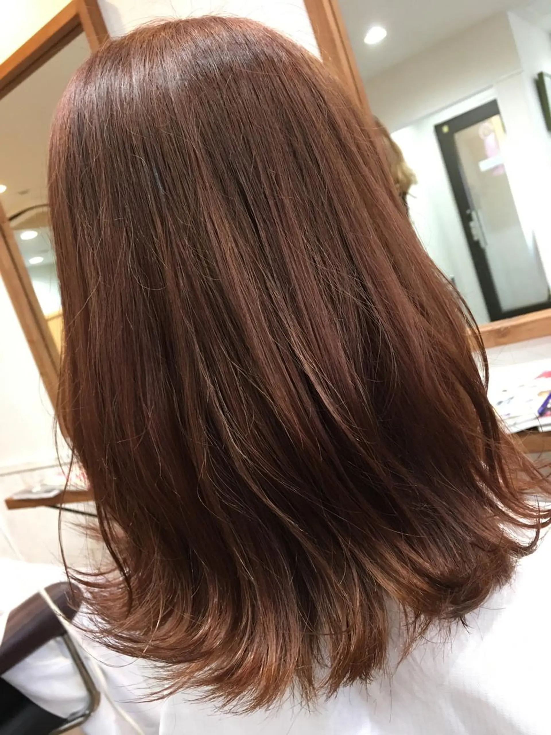 セミロング カラー 塩崎 明菜のヘアスタイル