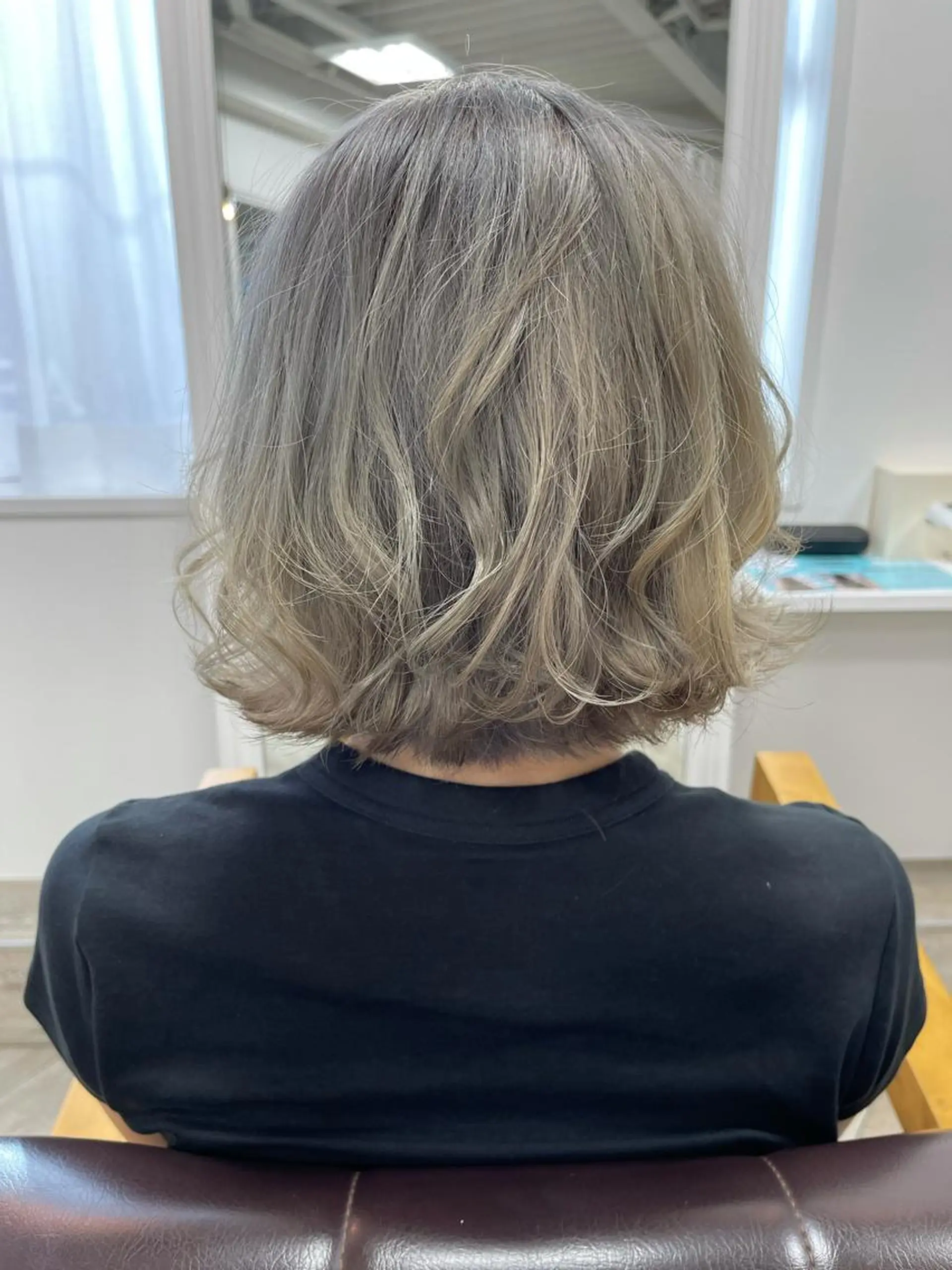 ショート カラー ベージュカラー ダブルカラー シルバー シルバーベージュ カット ヘアカラー 川崎 龍馬のヘアスタイル