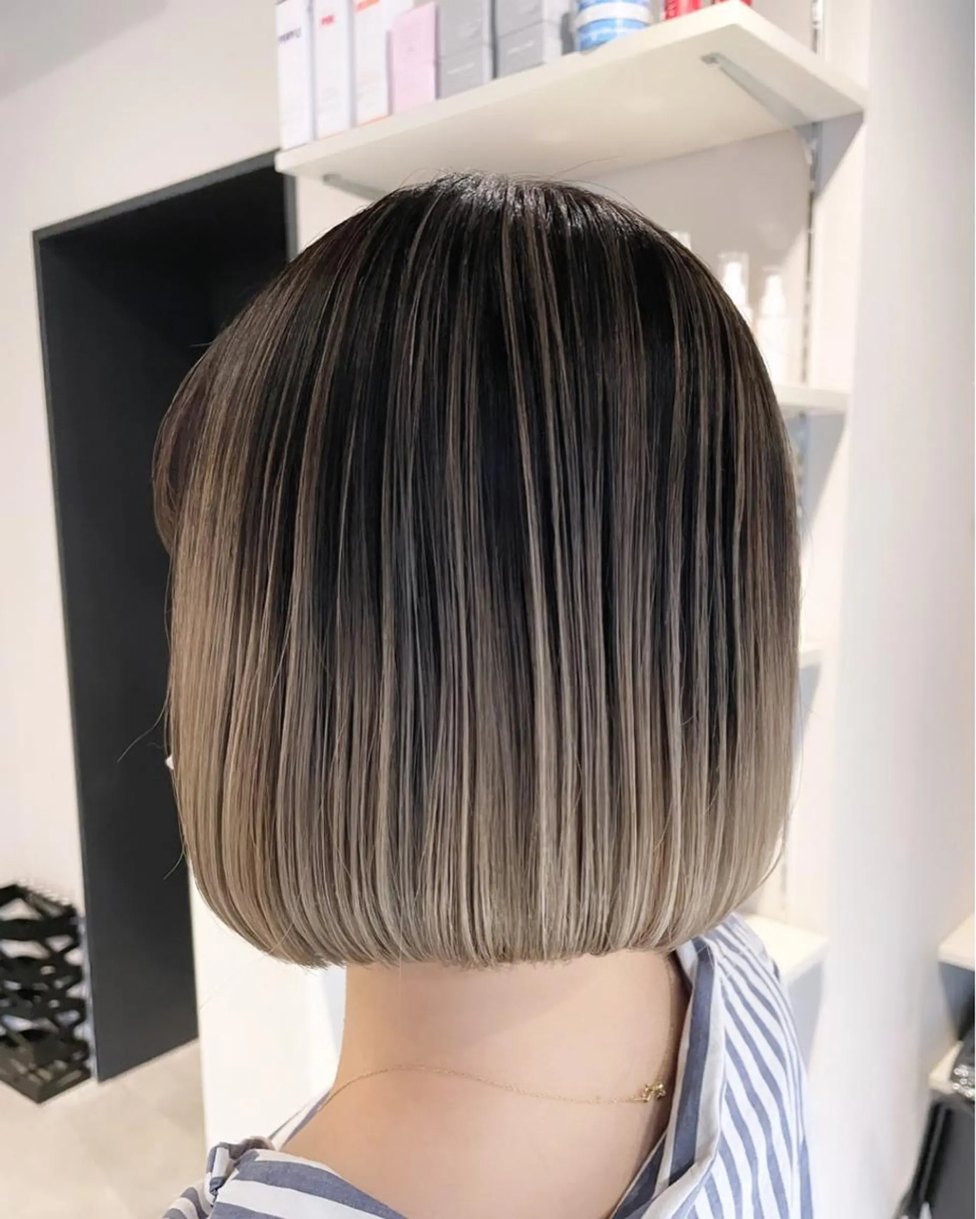 ショート カラー バレイヤージュ レイヤーカット ブリーチ👩‍🦳/ ‪✂︎MANAMIのヘアスタイル