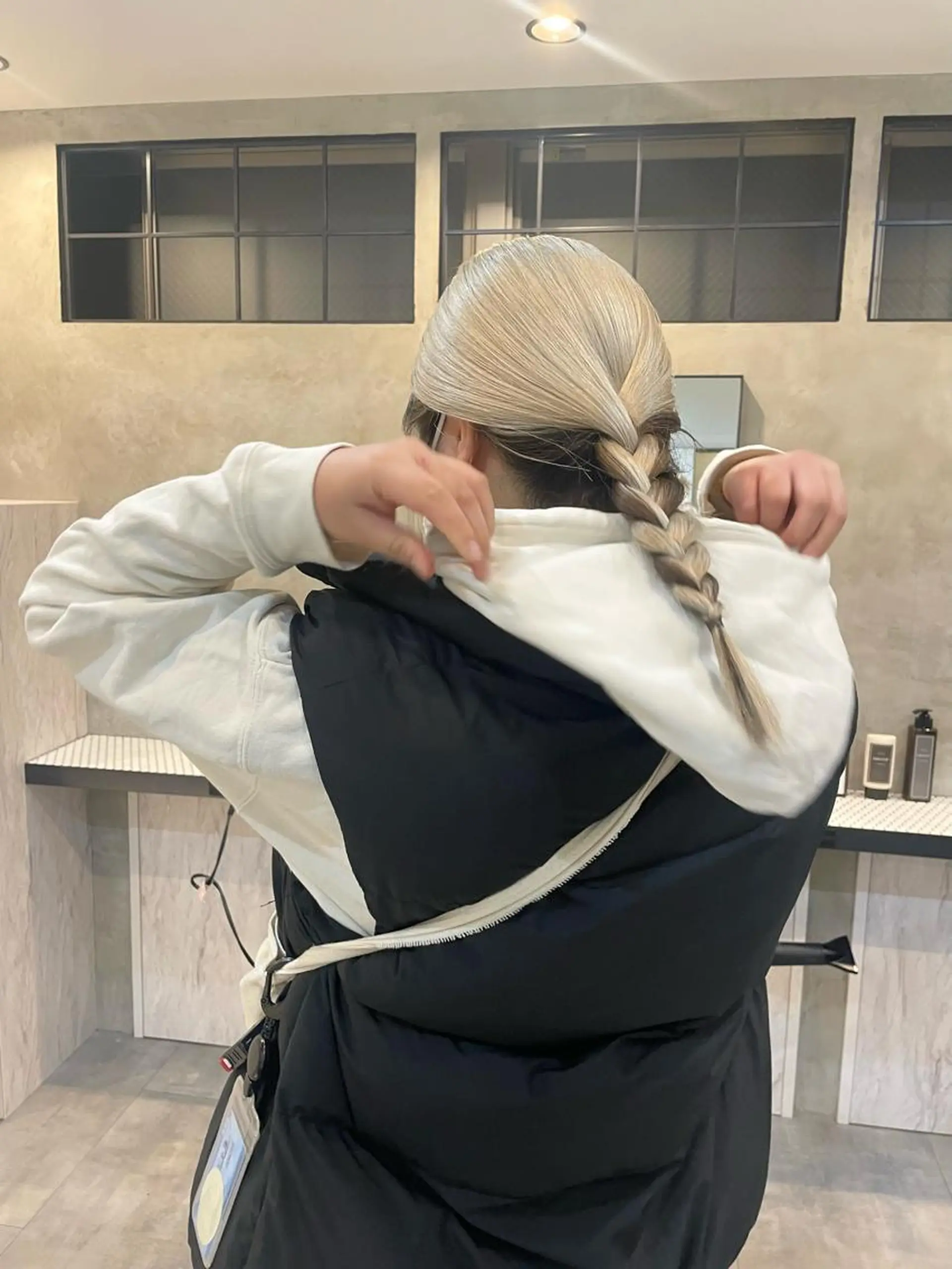 セミロング カラー ブロンド ヘアカラー 渋谷 留菜のヘアスタイル