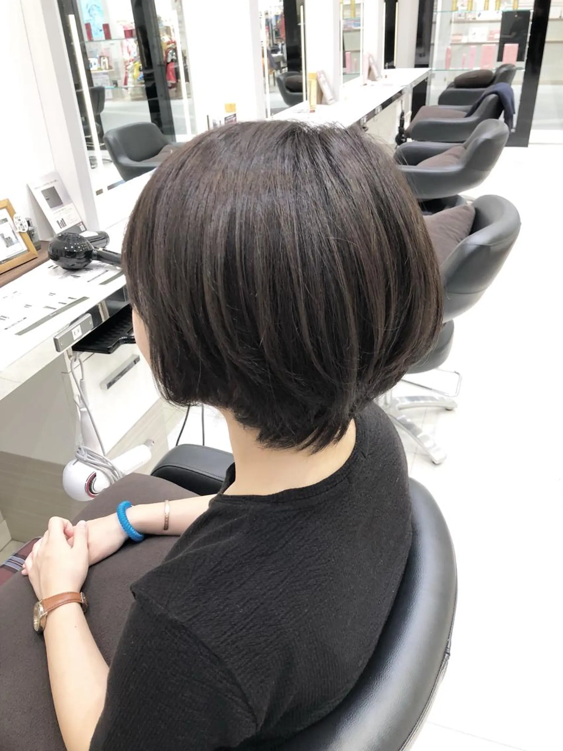 ショート 岸 保奈美のヘアスタイル