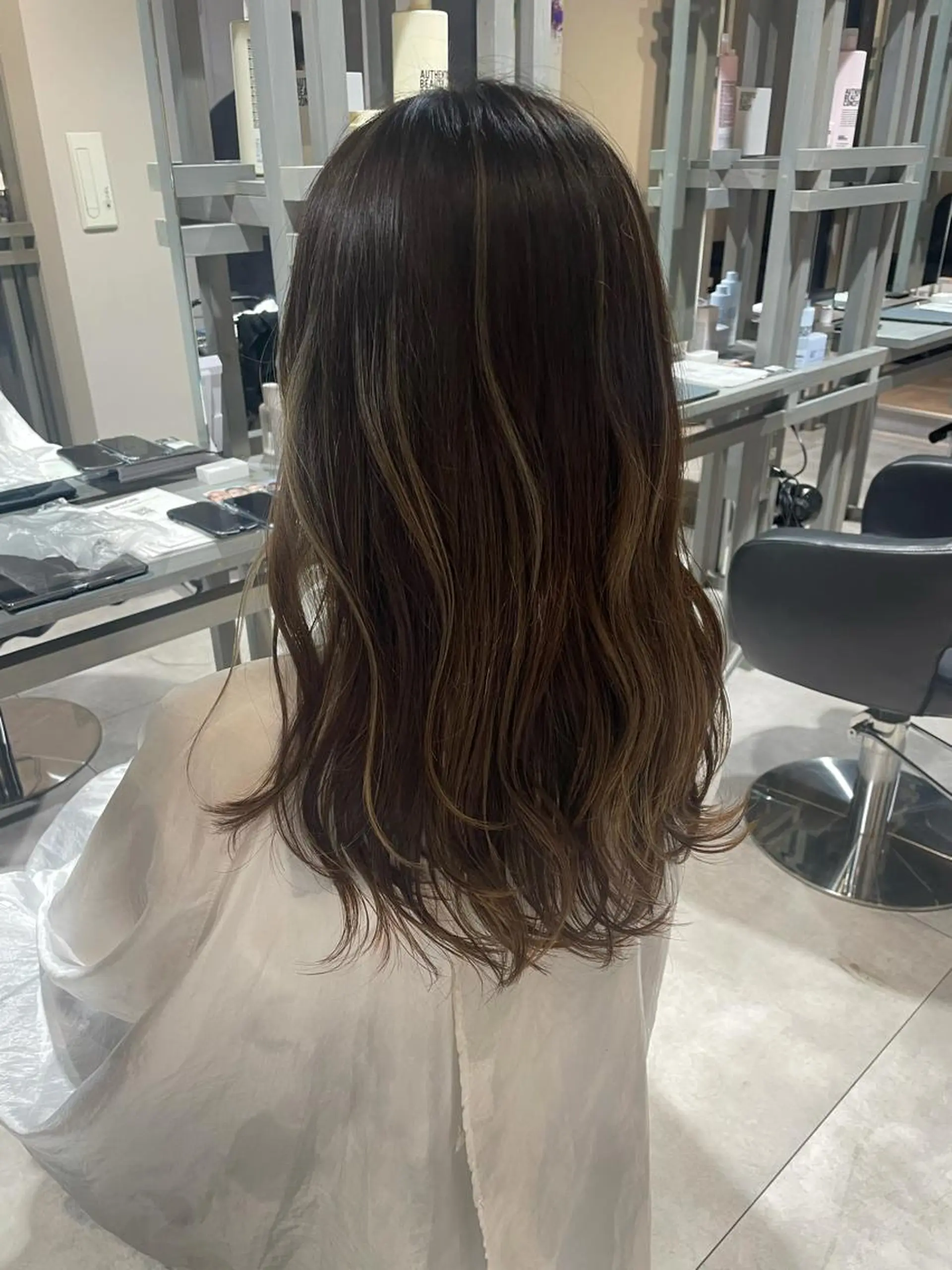 ミディアム カラー ハイライトカラー ハイライト ブリーチ👩‍🦳/ ‪✂︎MANAMIのヘアスタイル