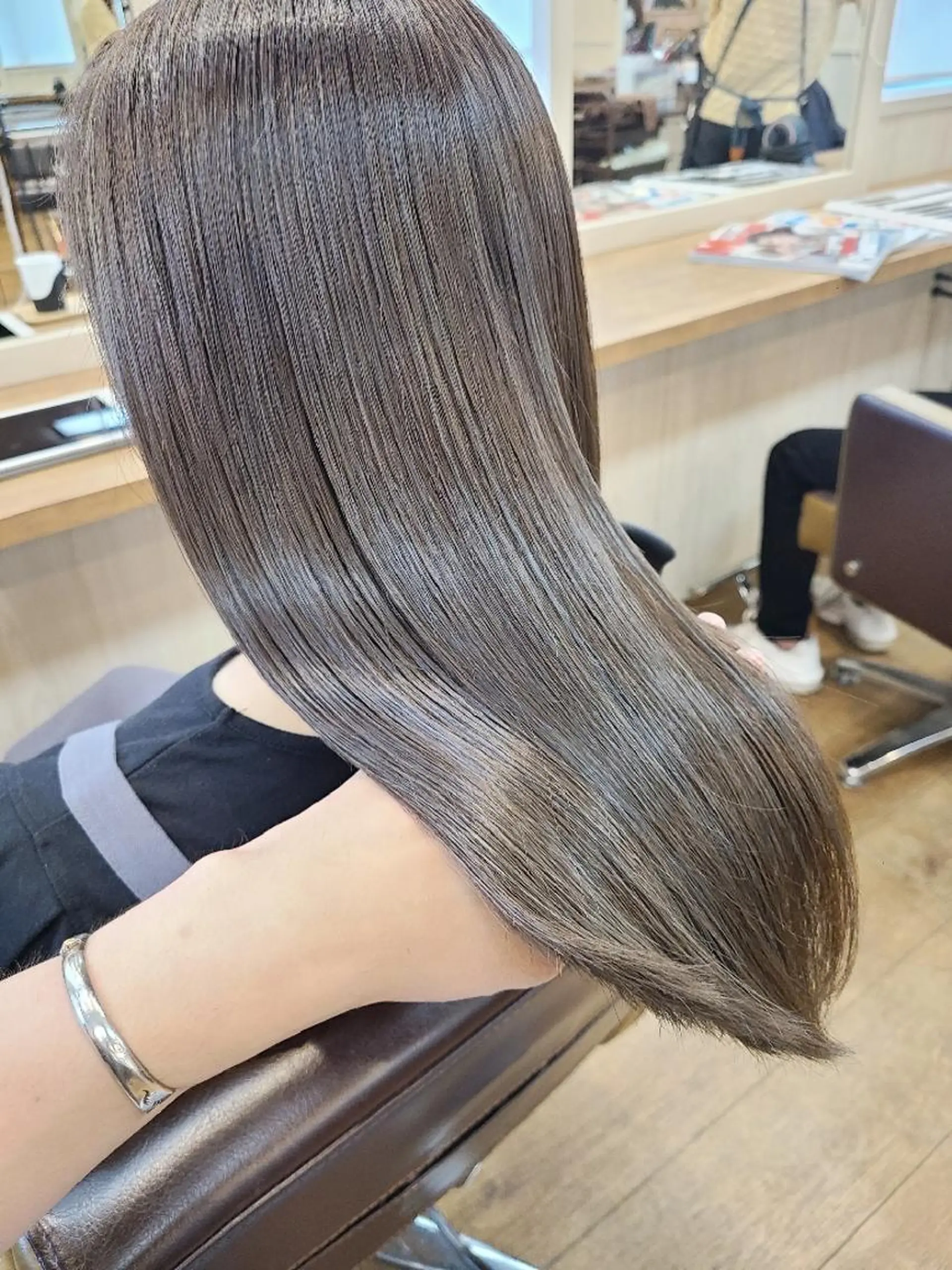 セミロング カラー 髪質改善 カット ヘアカラー 縮毛矯正 トリートメント 【ネウィ天王寺 】seiyaのヘアスタイル