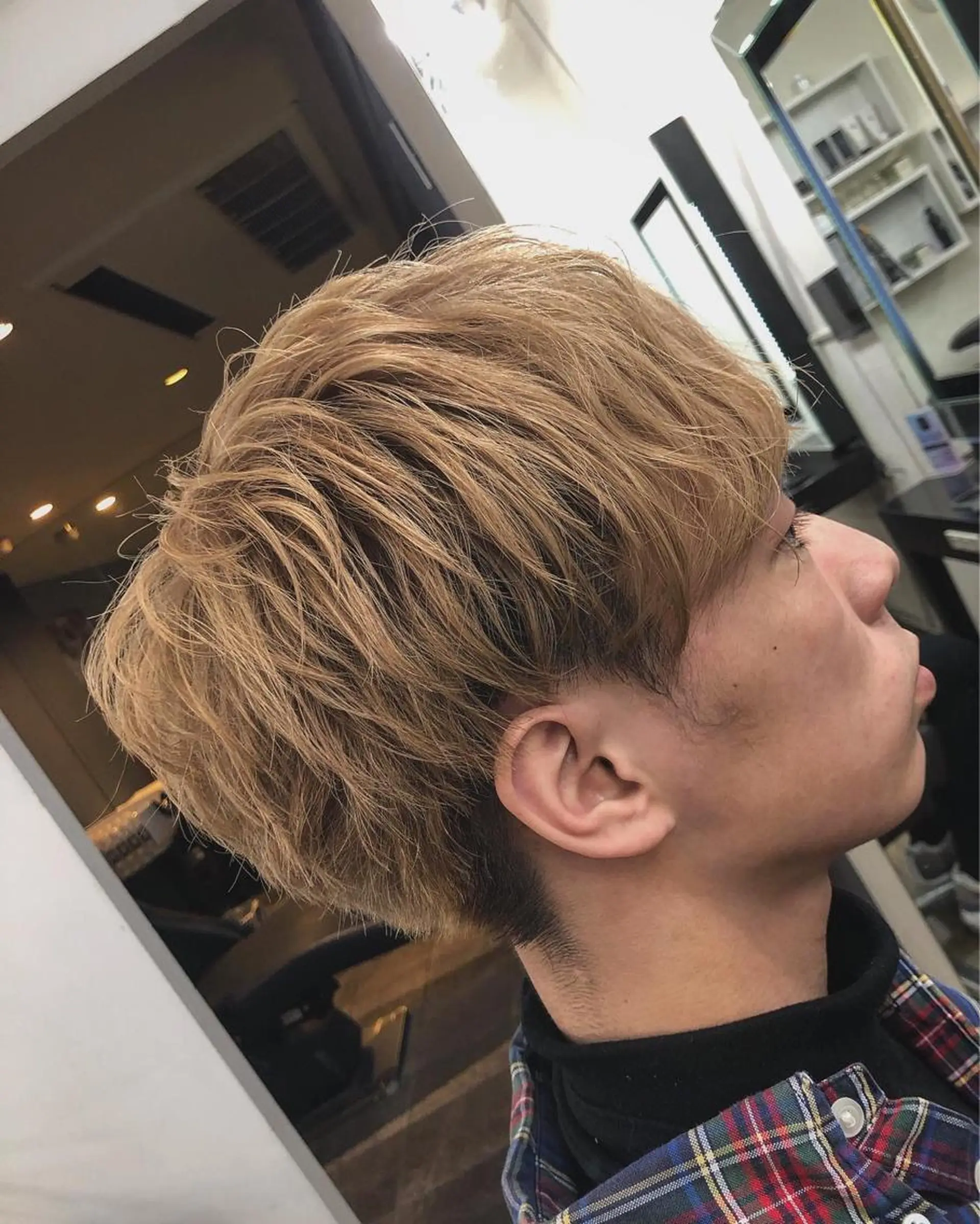 カラー ベージュカラー ブリーチ ミルクティーベージュ 大阪メンズヘアのプロ 高橋 直希のヘアスタイル