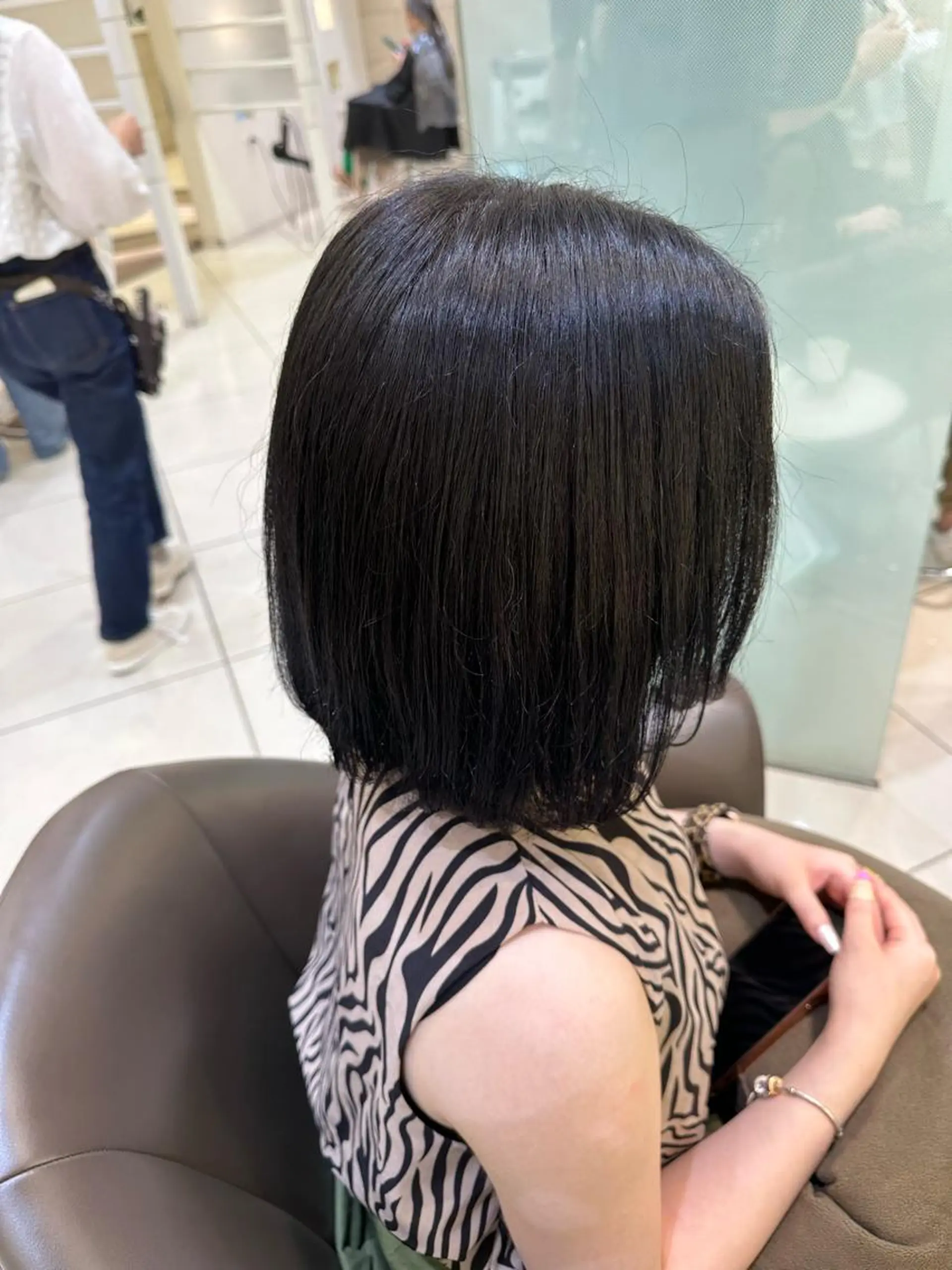 ショート カラー タイトボブ個性派カラ ーAKANEのヘアスタイル