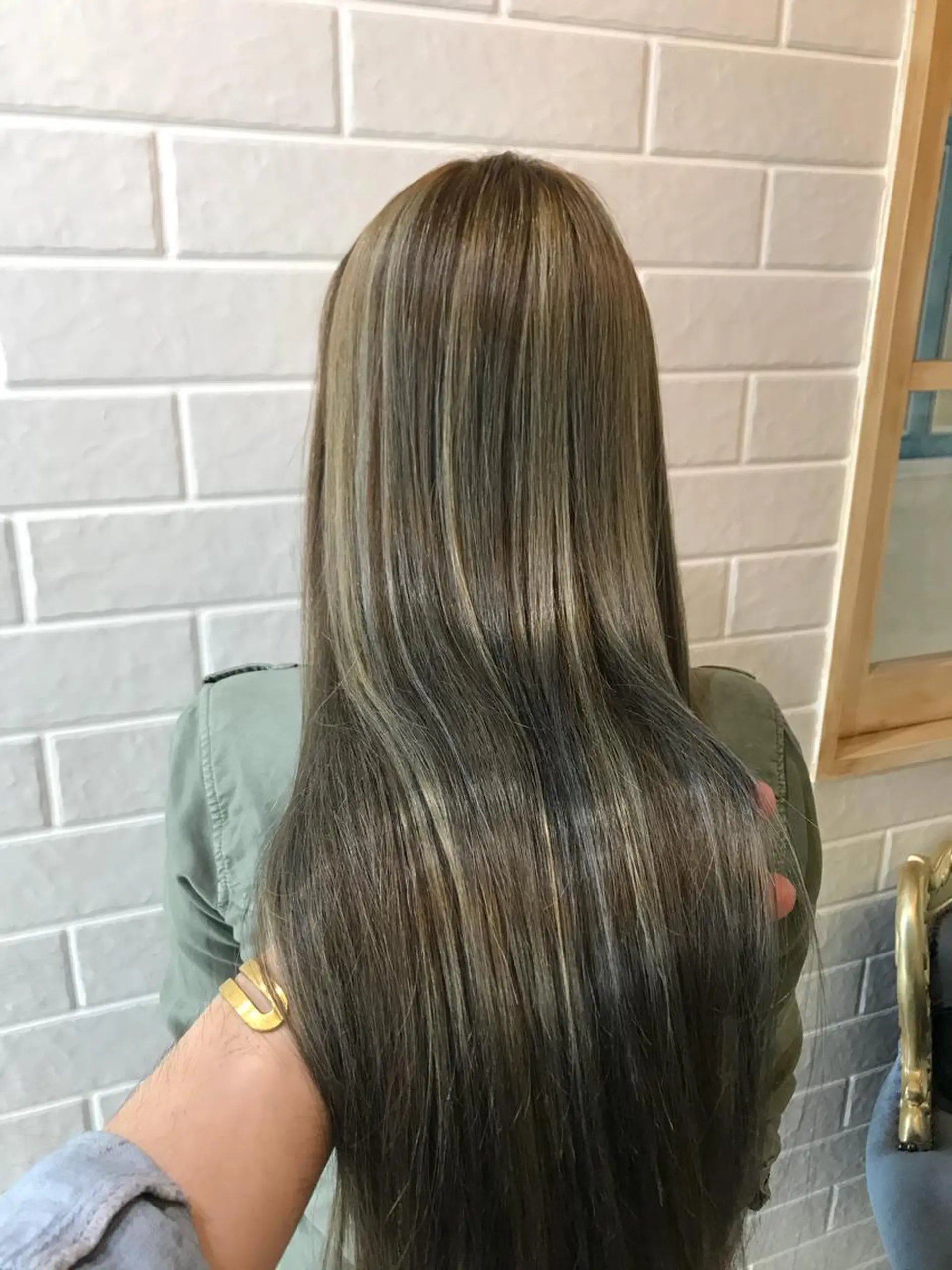 ロング ハイライト en Siena エンシエナのヘアスタイル