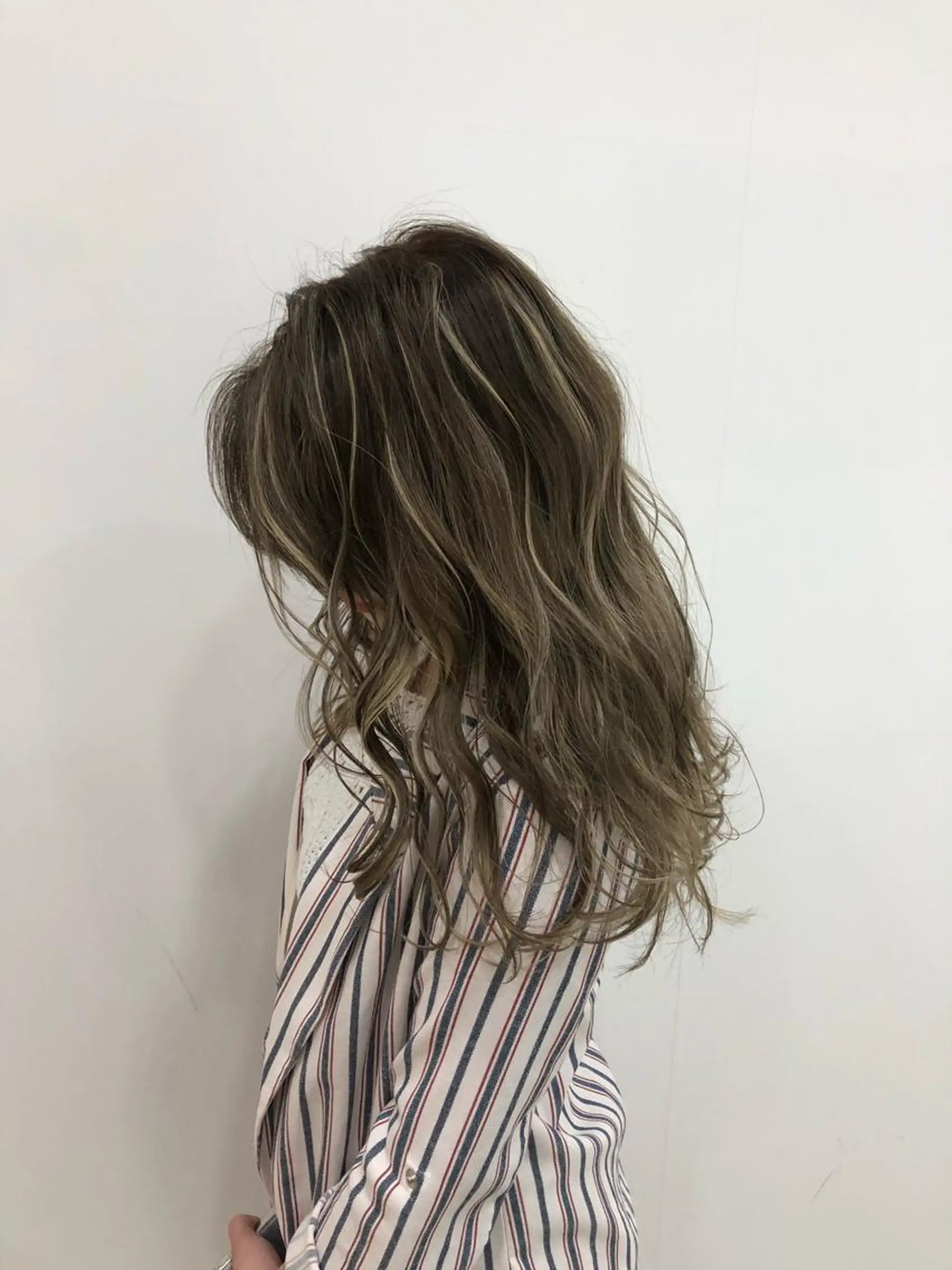 セミロング 外国人風カラー ハイライト Rubik's江坂 ルービックえさかのヘアスタイル