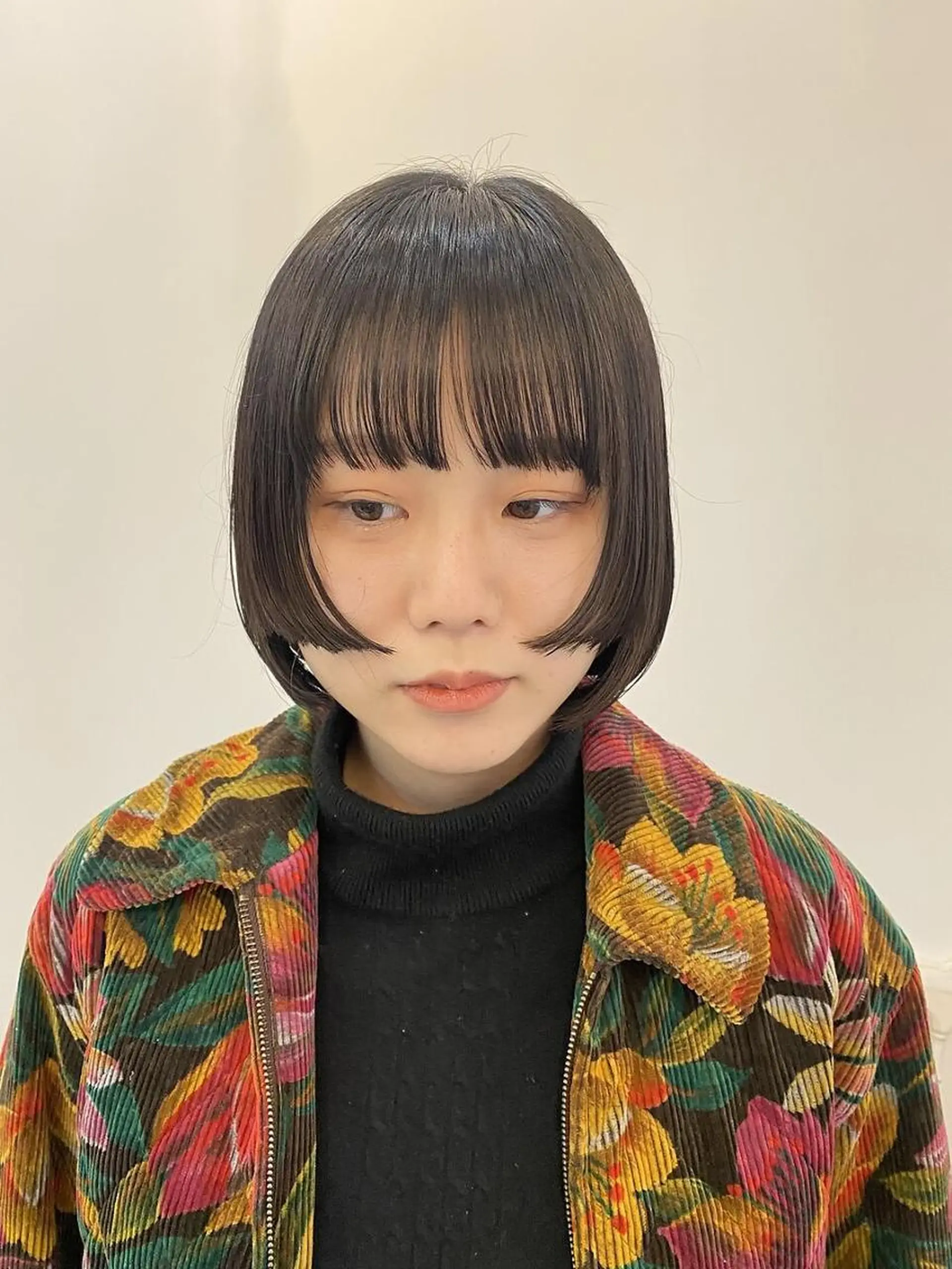 ショート カラー ボブ レイヤーカット ウルフカット ウルフボブ カット ヘアカラー トリートメント F． 梅田/ボブ/パーマのヘアスタイル