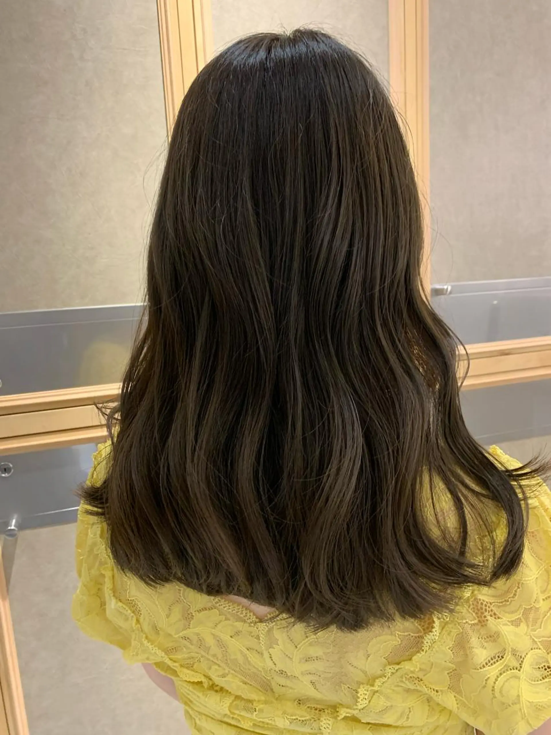 ミディアム カラー グレージュ オリーブグレージュ オリーブグレー チバ タクミのヘアスタイル