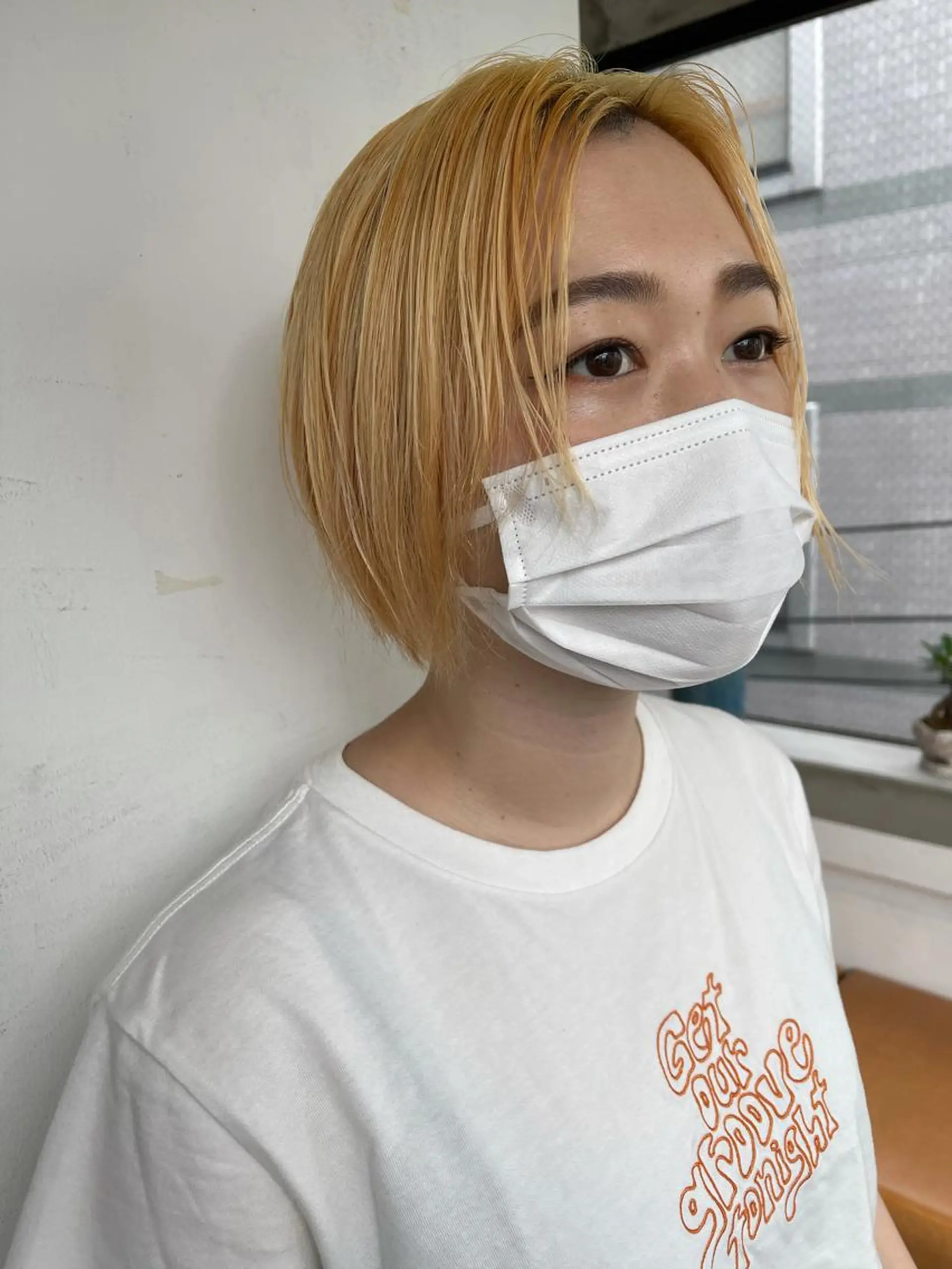 ショート カラー ブロンド ハイトーンカラー ショートヘア カット ヘアカラー トリートメント 💓パーマ，💗 レイヤーカットのヘアスタイル