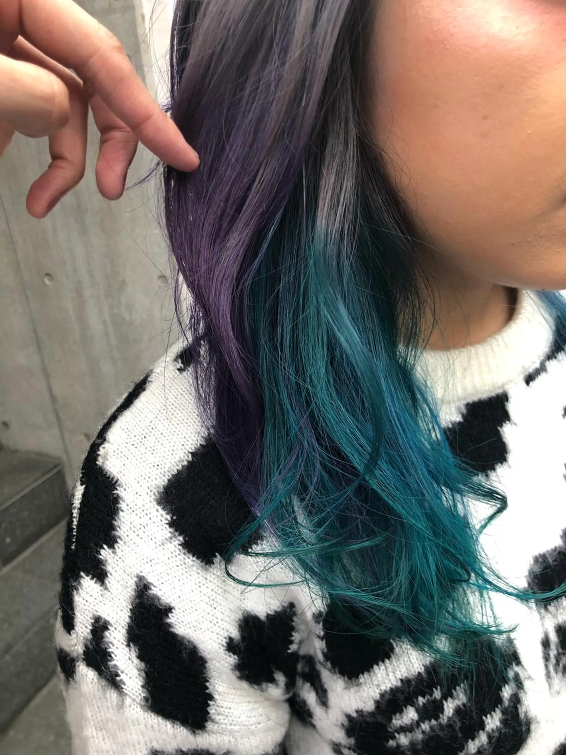 セミロング カラー ブルーカラー グレージュ パープルカラー 原宿サロン代表 デザインカラー伊藤卓のヘアスタイル