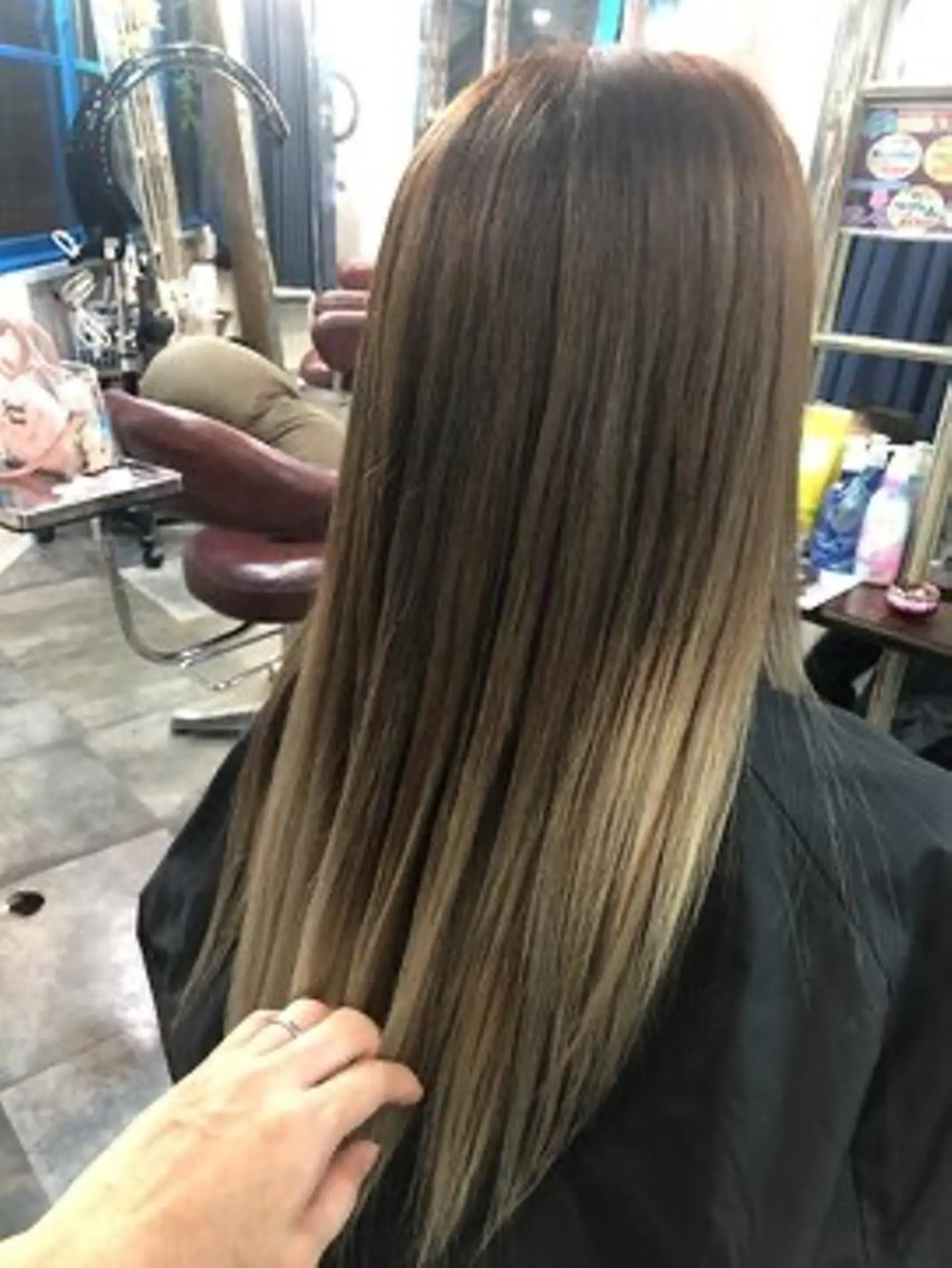 セミロング ヘアカラー カラー特化 横川　翔希のヘアスタイル