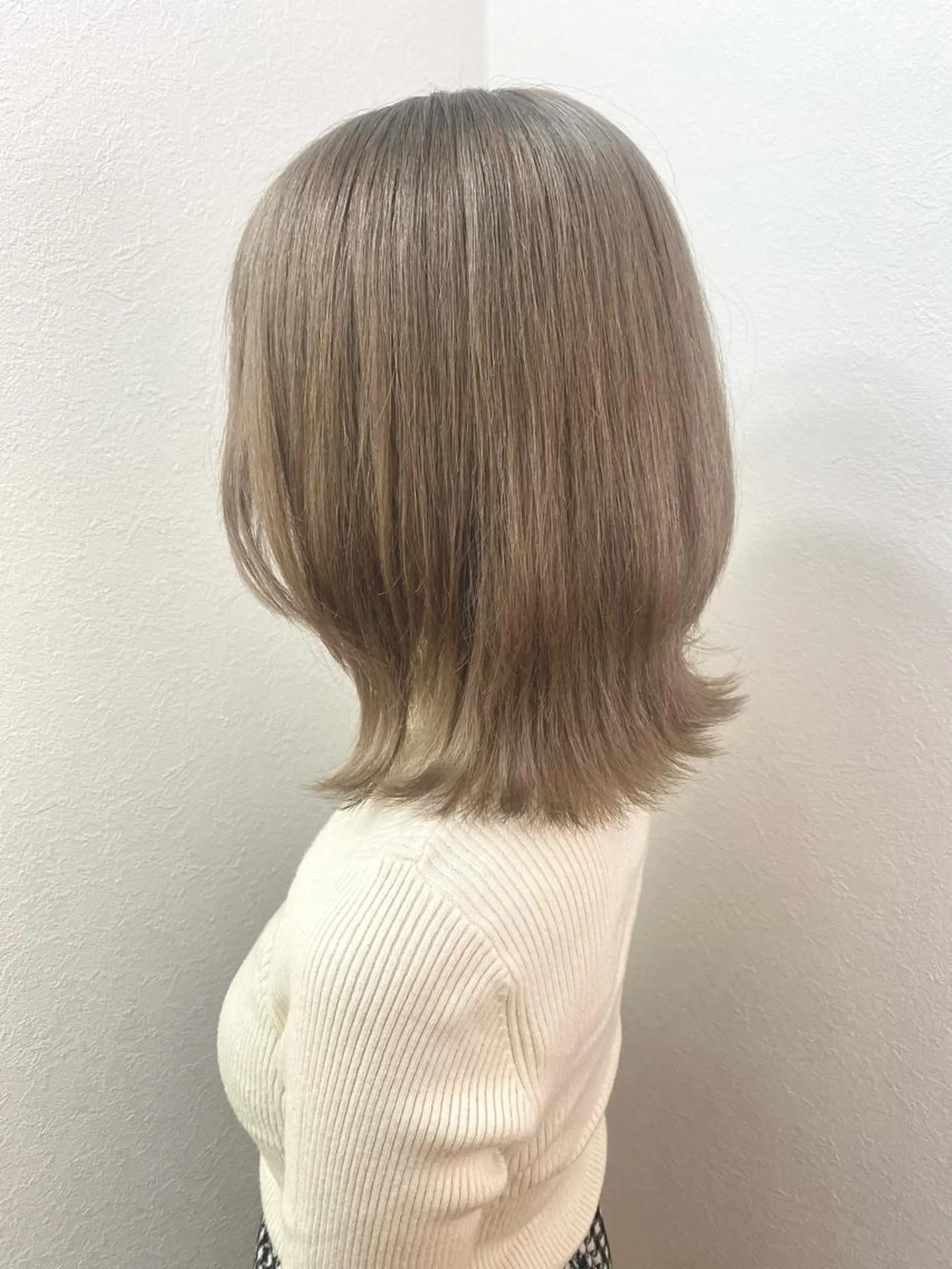 ミディアム カラー ベージュカラー ミルクティーベージュ 遠藤沙也加 /レイヤーカットのヘアスタイル